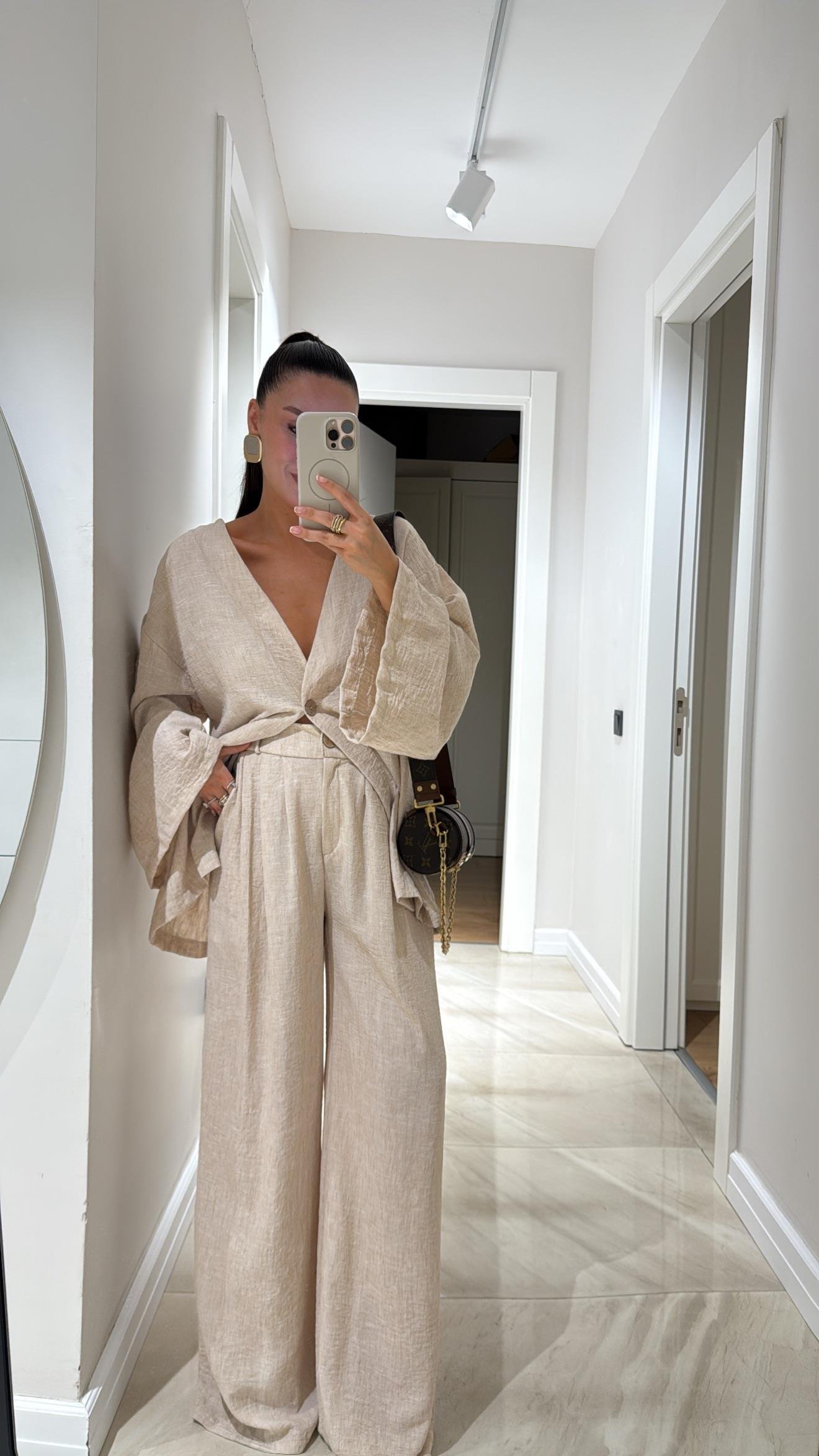 Bej Tek Düğme Detaylı Bluz Pantolon Takım