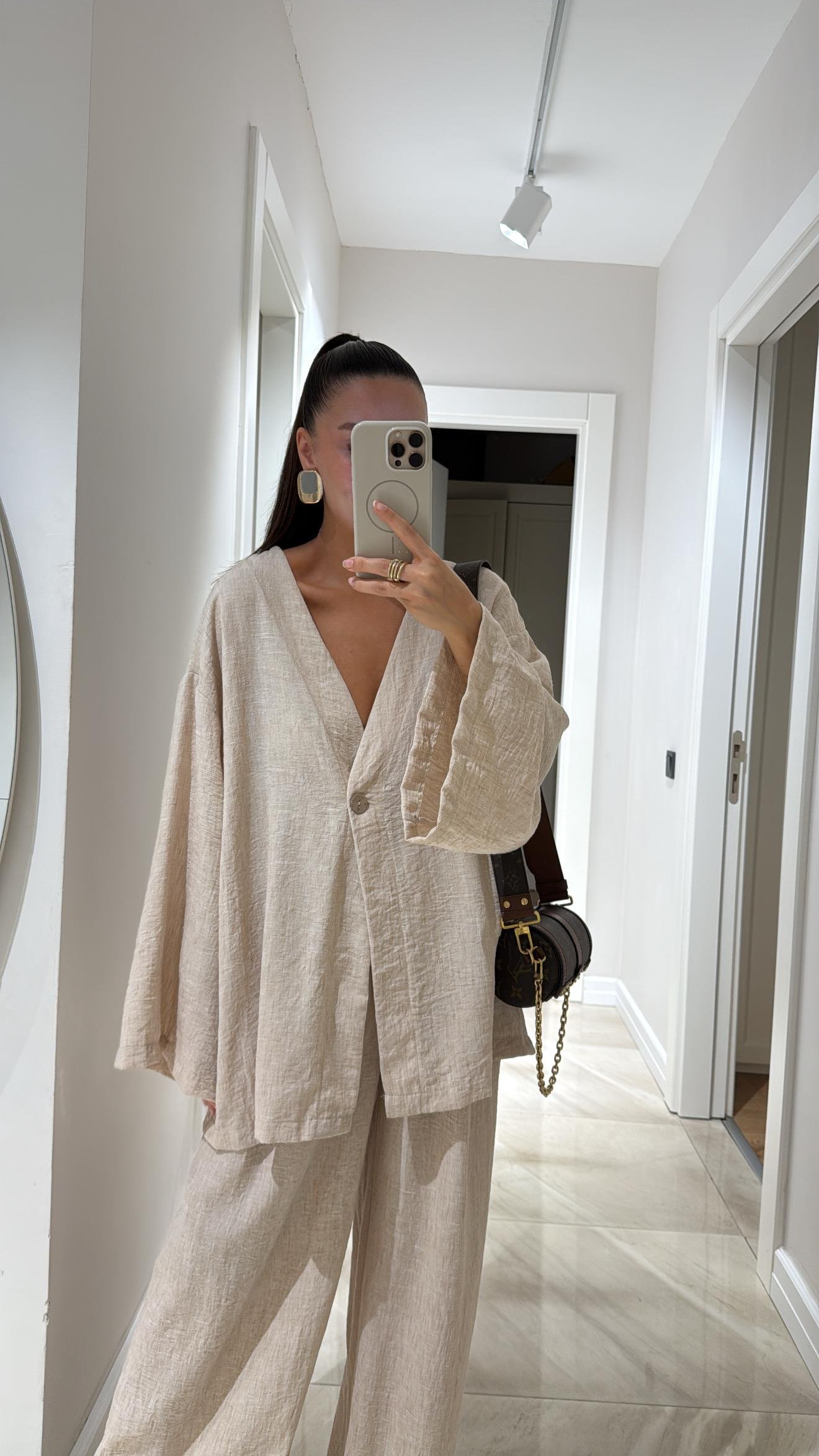 Bej Tek Düğme Detaylı Bluz Pantolon Takım