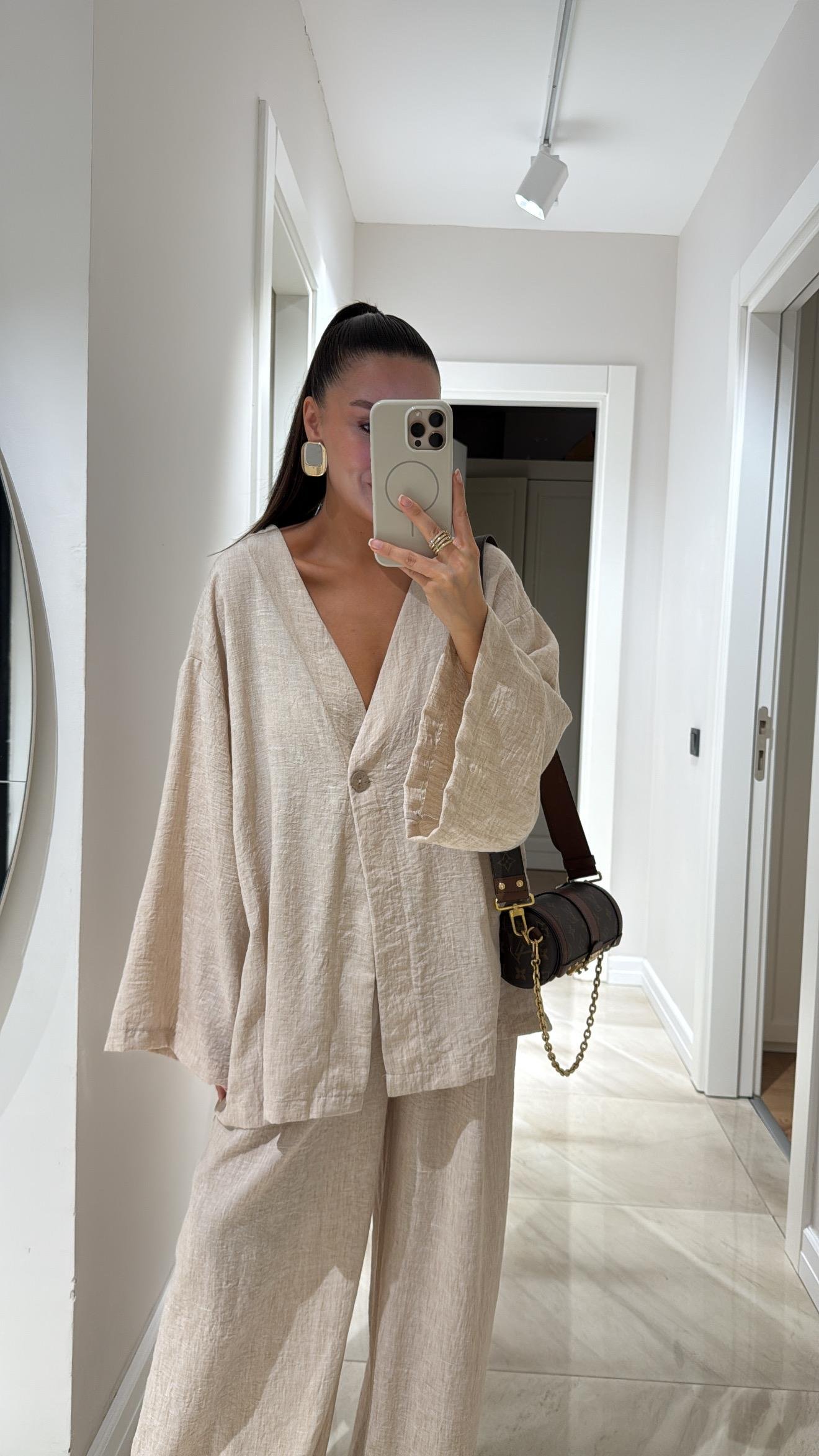 Bej Tek Düğme Detaylı Bluz Pantolon Takım