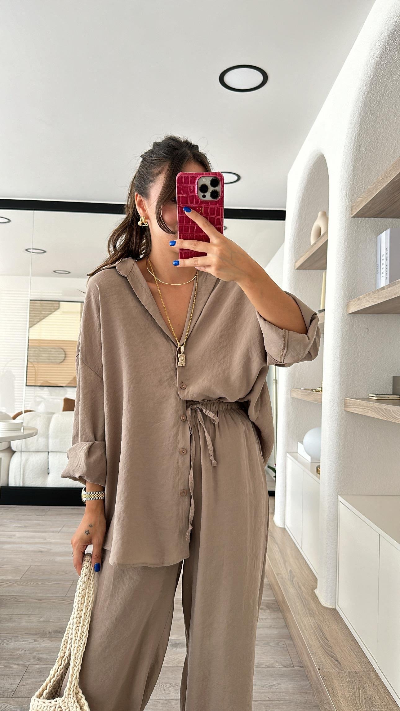 Koyu Bej V Yaka Tensel Kumaş Oversize Gömlek 