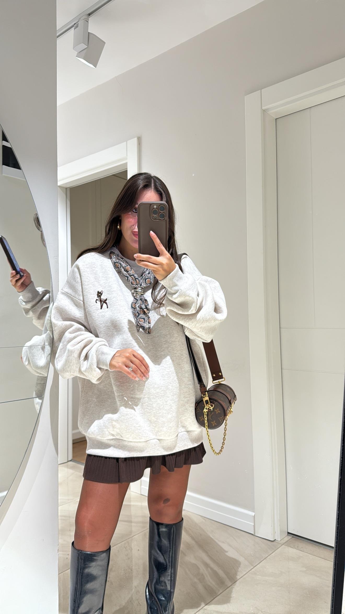 Bej Yaka Fular Detaylı İşlemeli Sweatshirt