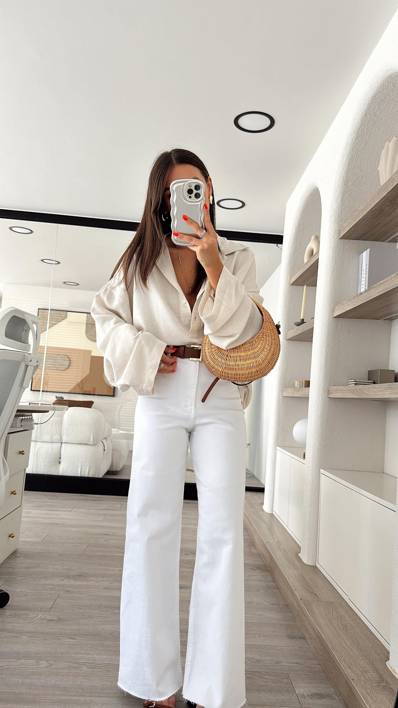 Beyaz Arka Cep Detalı Bol Paça Marka Model Jean