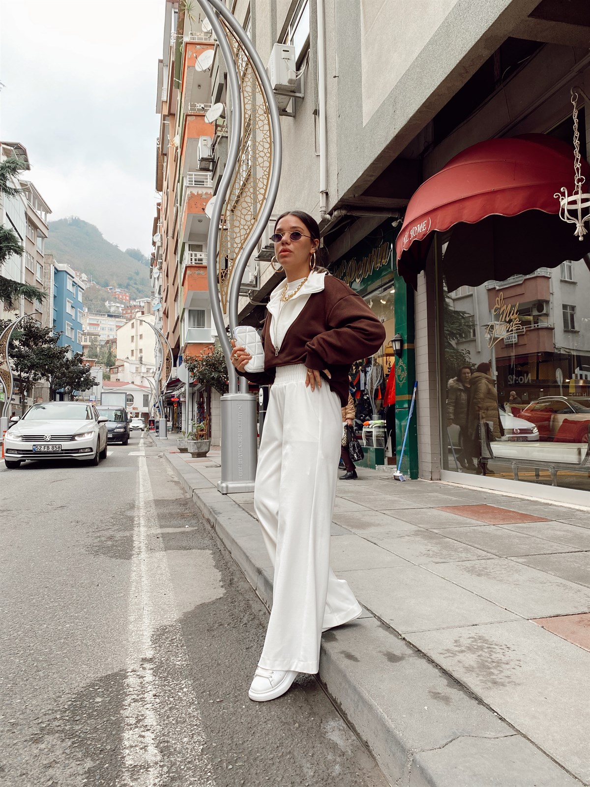 Beyaz Beli Lastikli Geniş Paça Dilvin Pantolon