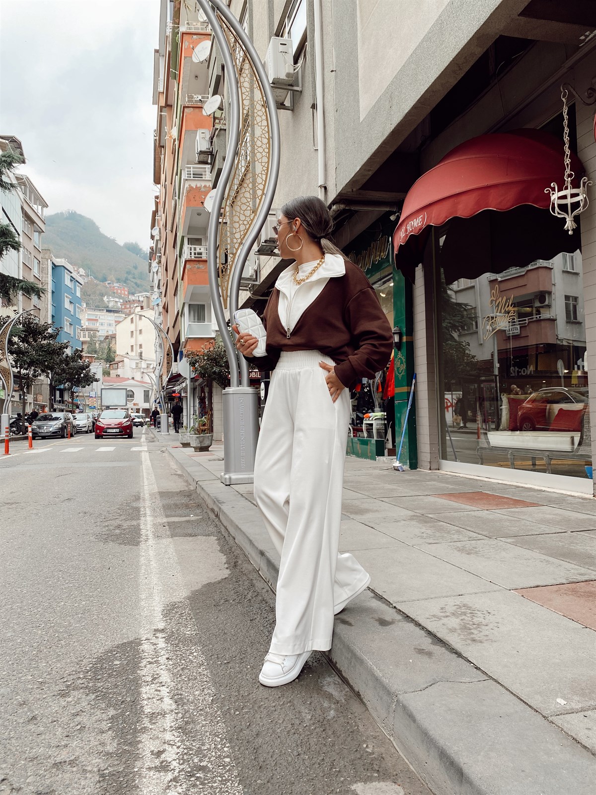 Beyaz Beli Lastikli Geniş Paça Dilvin Pantolon