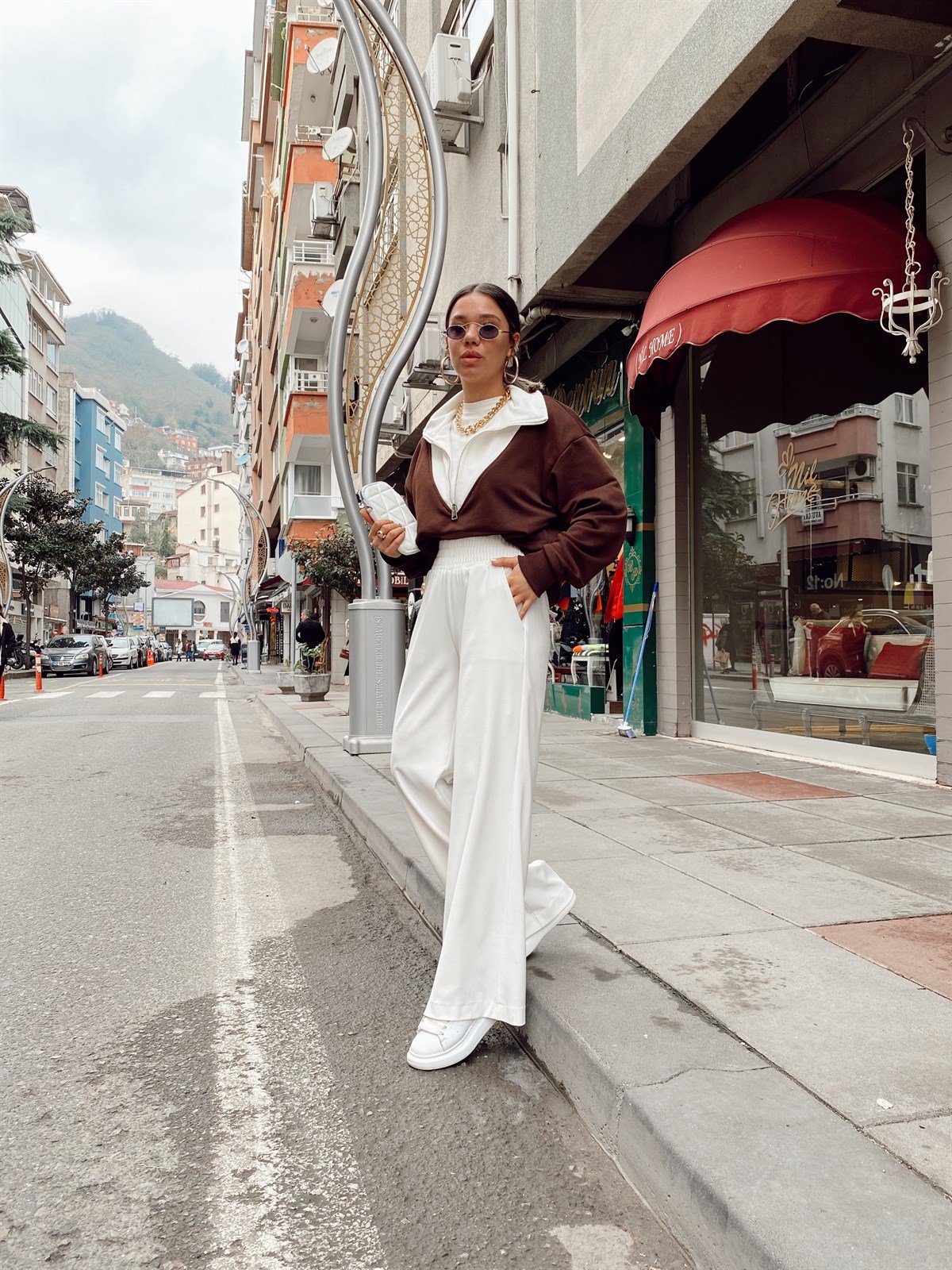 Beyaz Beli Lastikli Geniş Paça Dilvin Pantolon