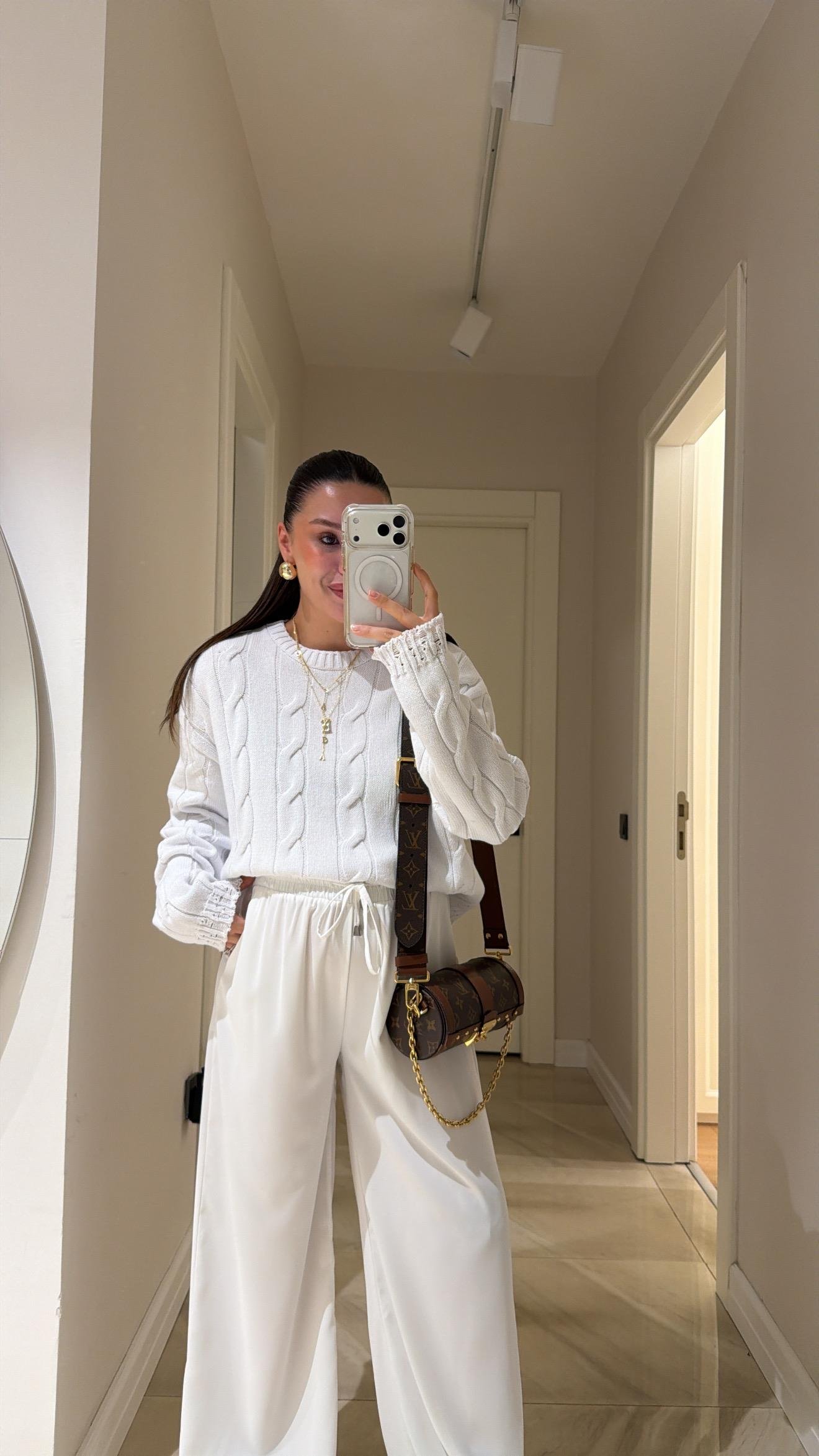 Beyaz Bisiklet Yaka Örgü Detaylı Marka Model Kazak