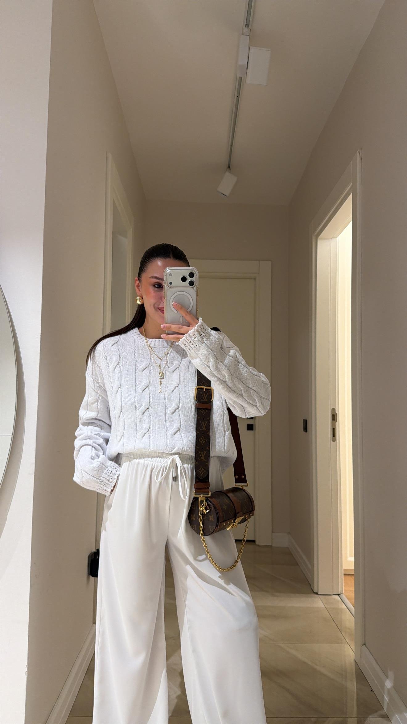 Beyaz Bisiklet Yaka Örgü Detaylı Marka Model Kazak