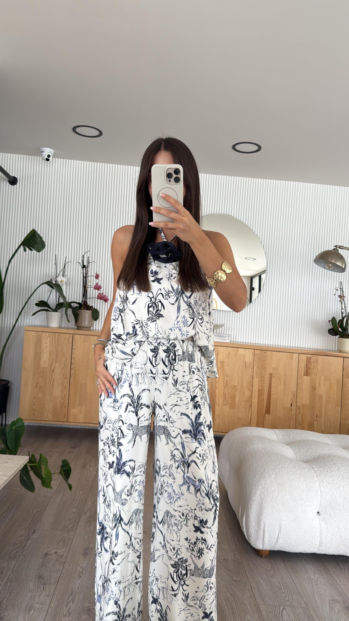 Beyaz Desenli Broş Detaylı Saten Marka Model Takım