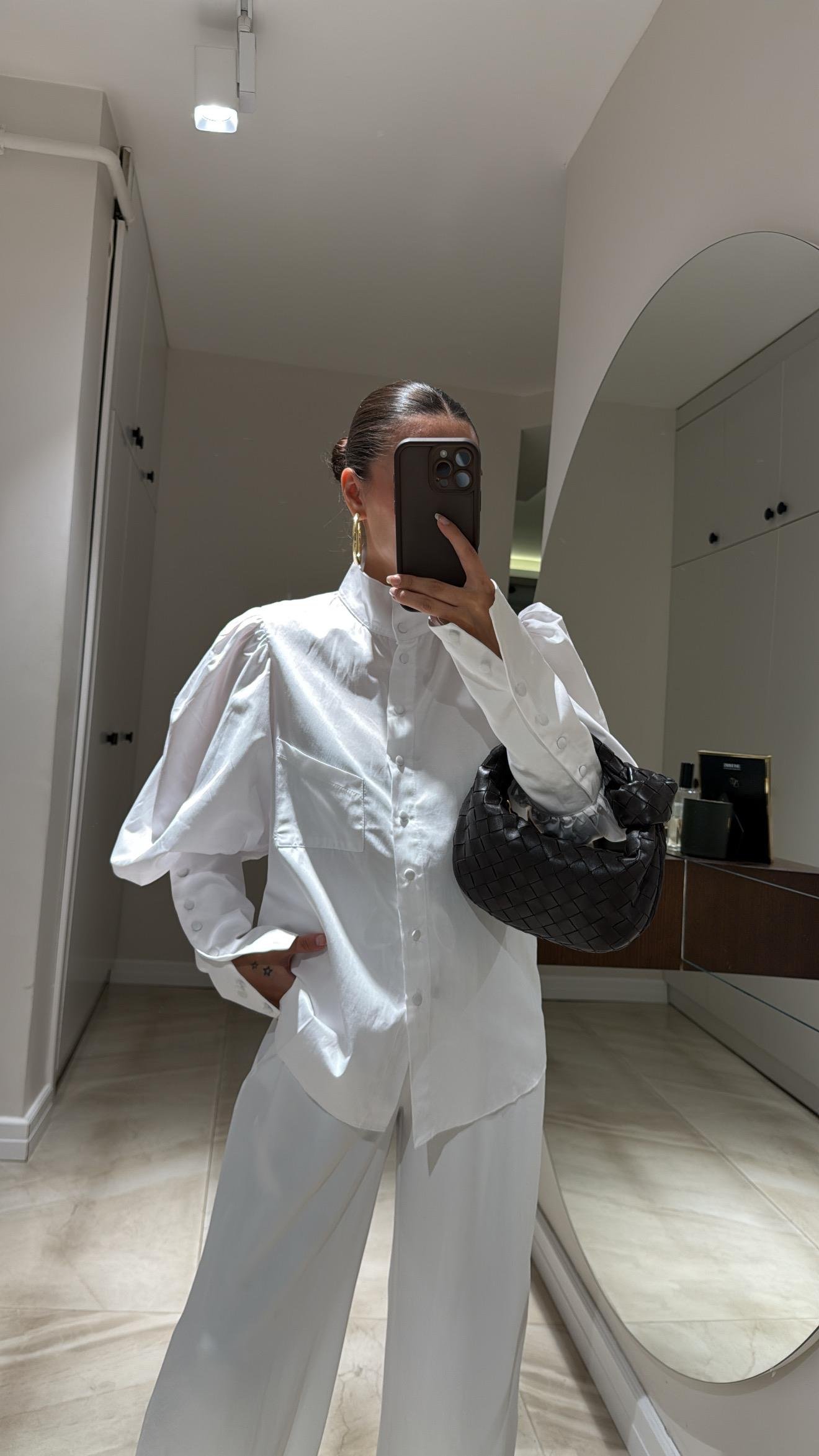 Beyaz Dik Yaka Balon Kol Gömlek