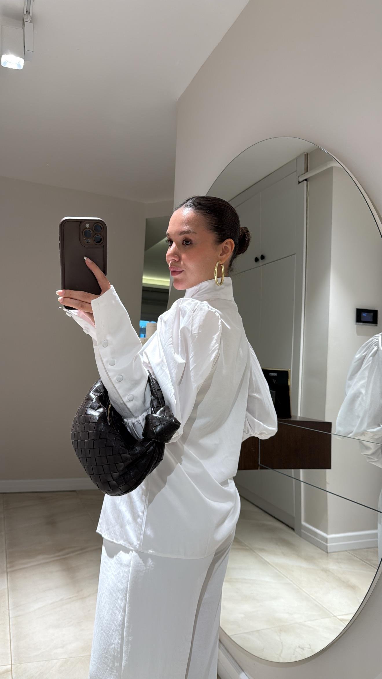 Beyaz Dik Yaka Balon Kol Gömlek