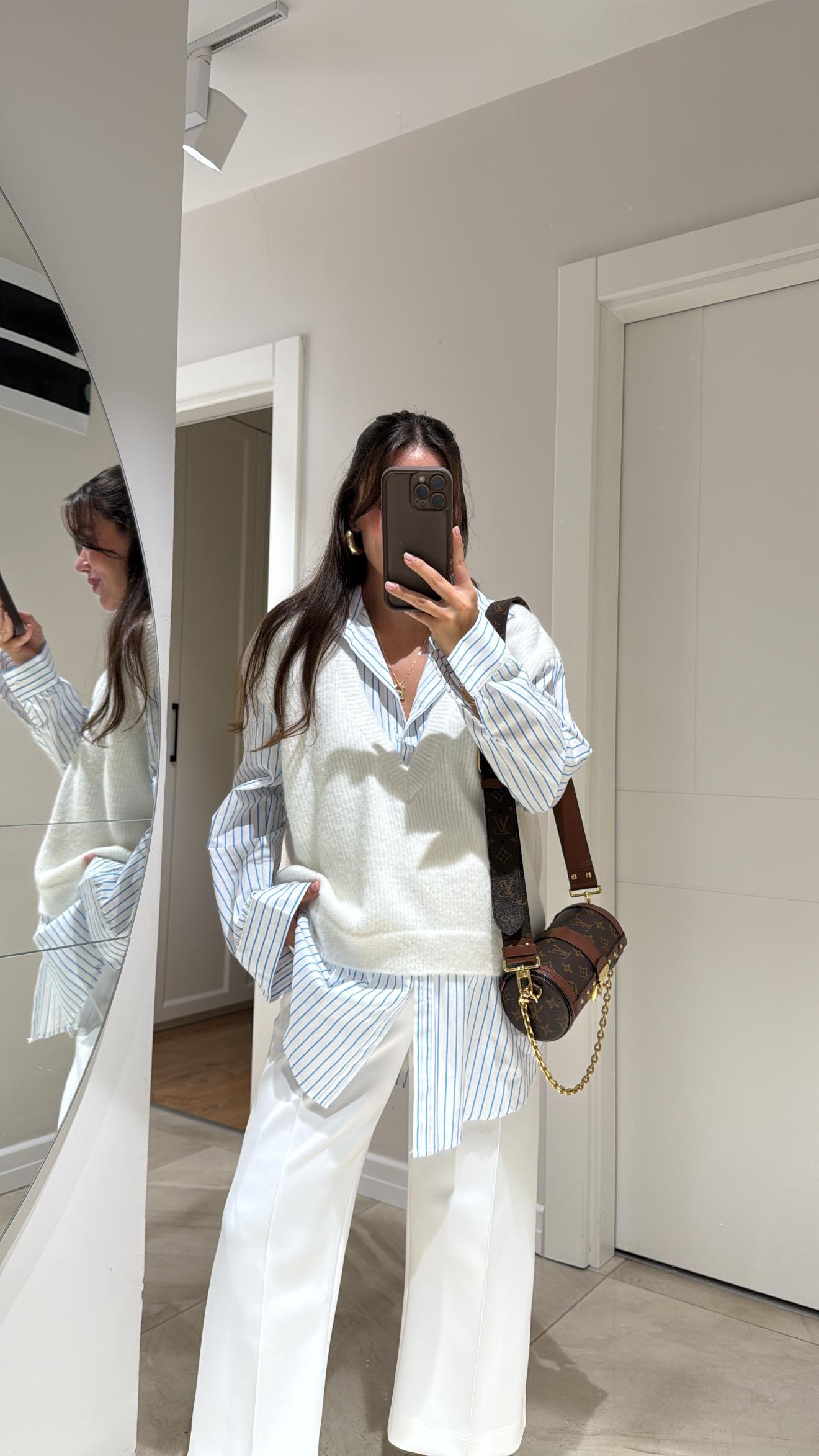 Beyaz Ekru Süveter Detaylı Gömlek 