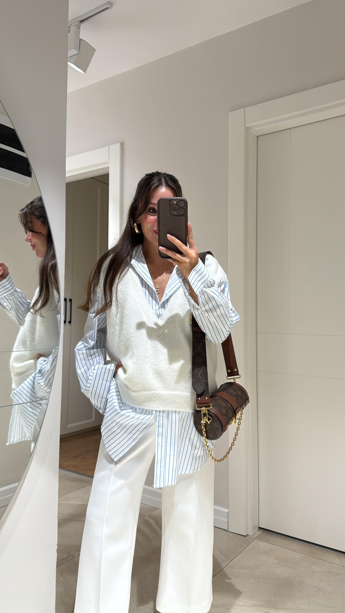 Beyaz Ekru Süveter Detaylı Gömlek 