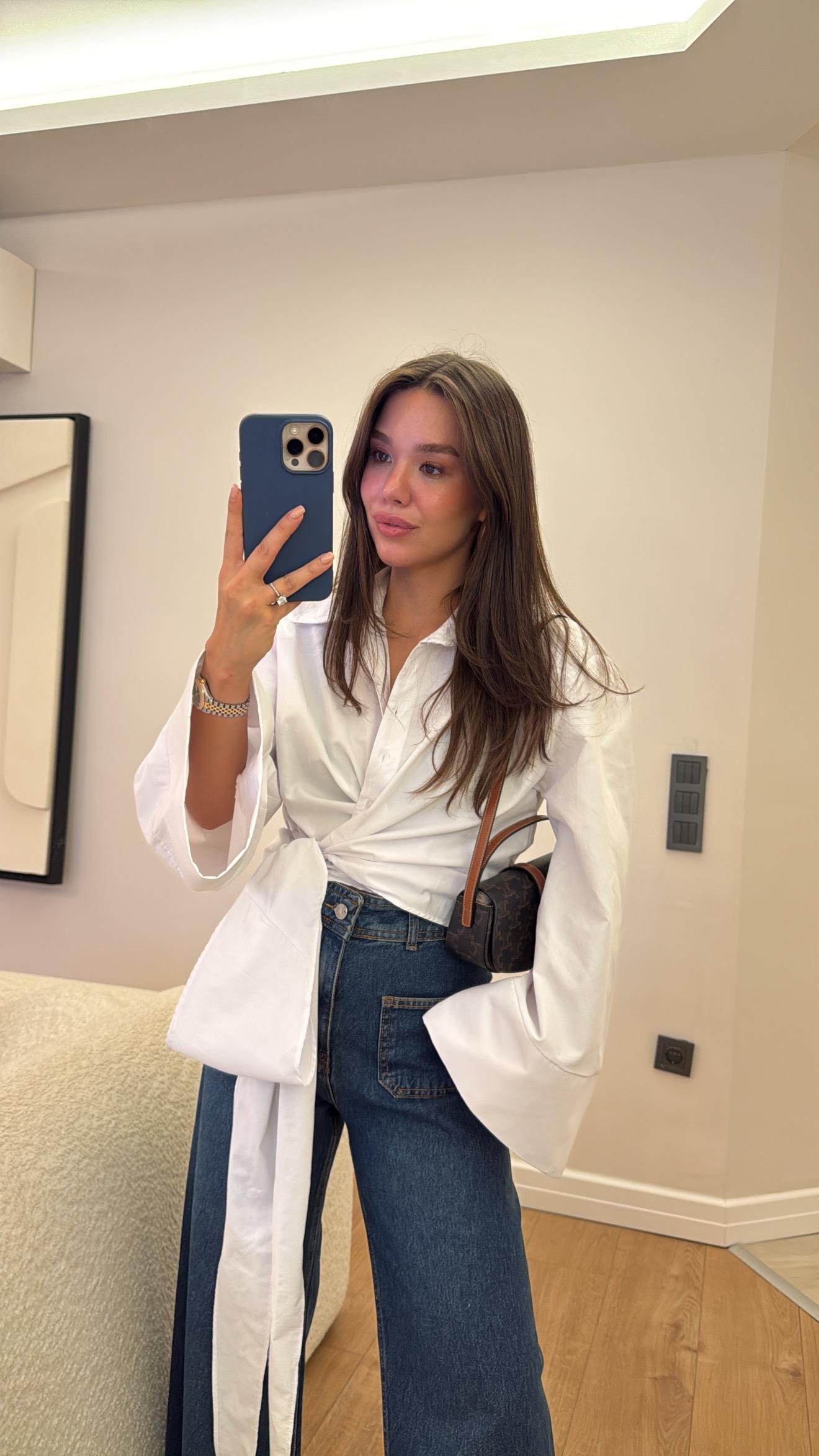 Beyaz Geniş Kol Detaylı Bağlamalı Gömlek