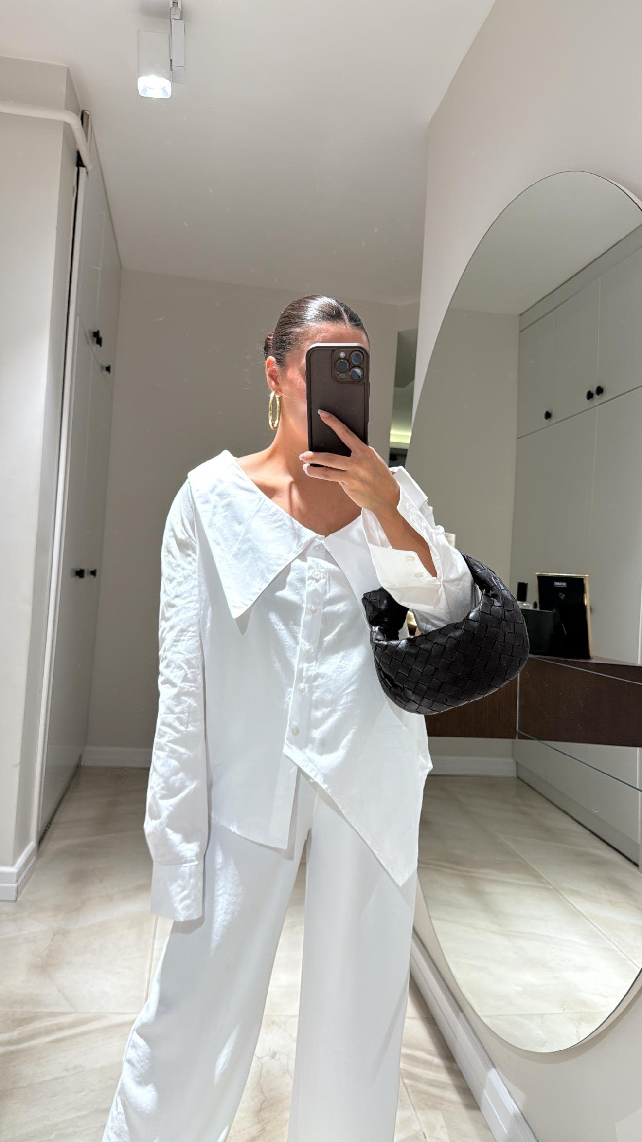 Beyaz Geniş Yaka Detaylı Gömlek