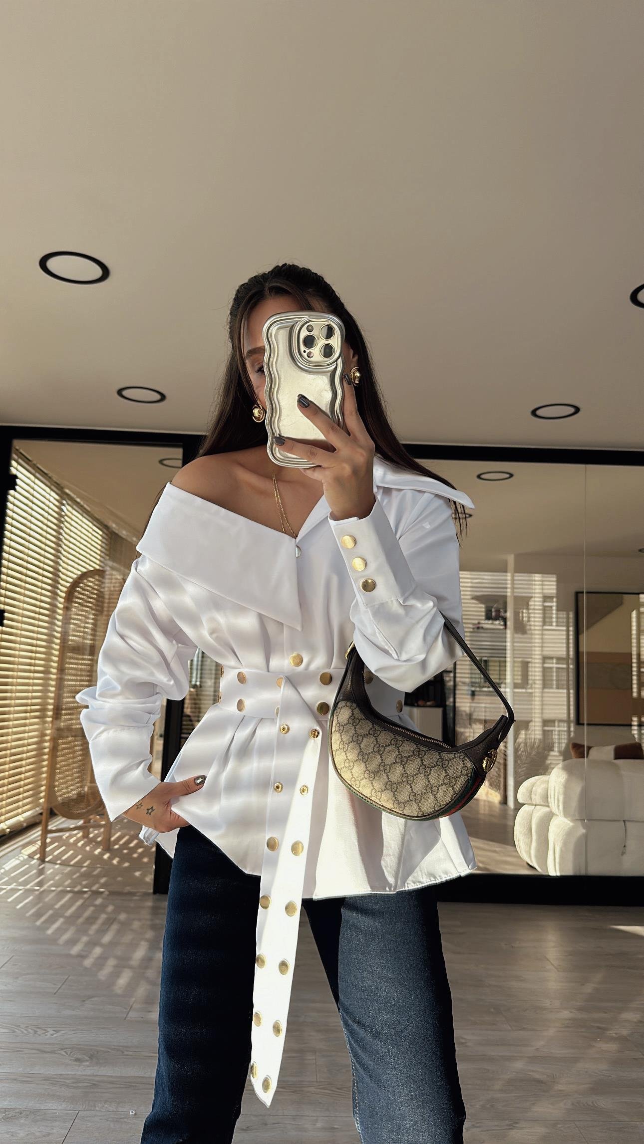 Beyaz Gold Zımbalı Kemer Detaylı Marka Model Gömlek 