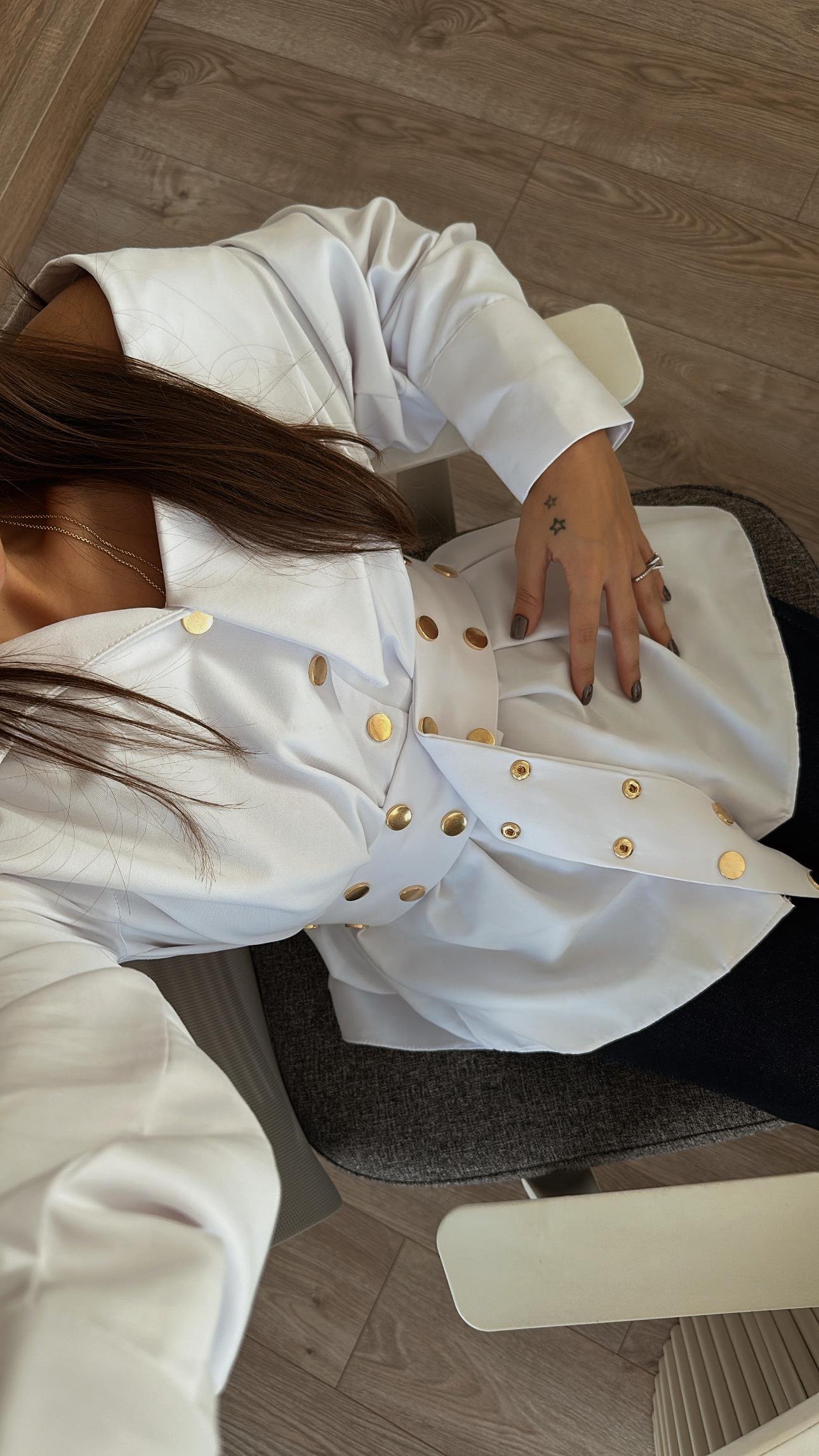 Beyaz Gold Zımbalı Kemer Detaylı Marka Model Gömlek 