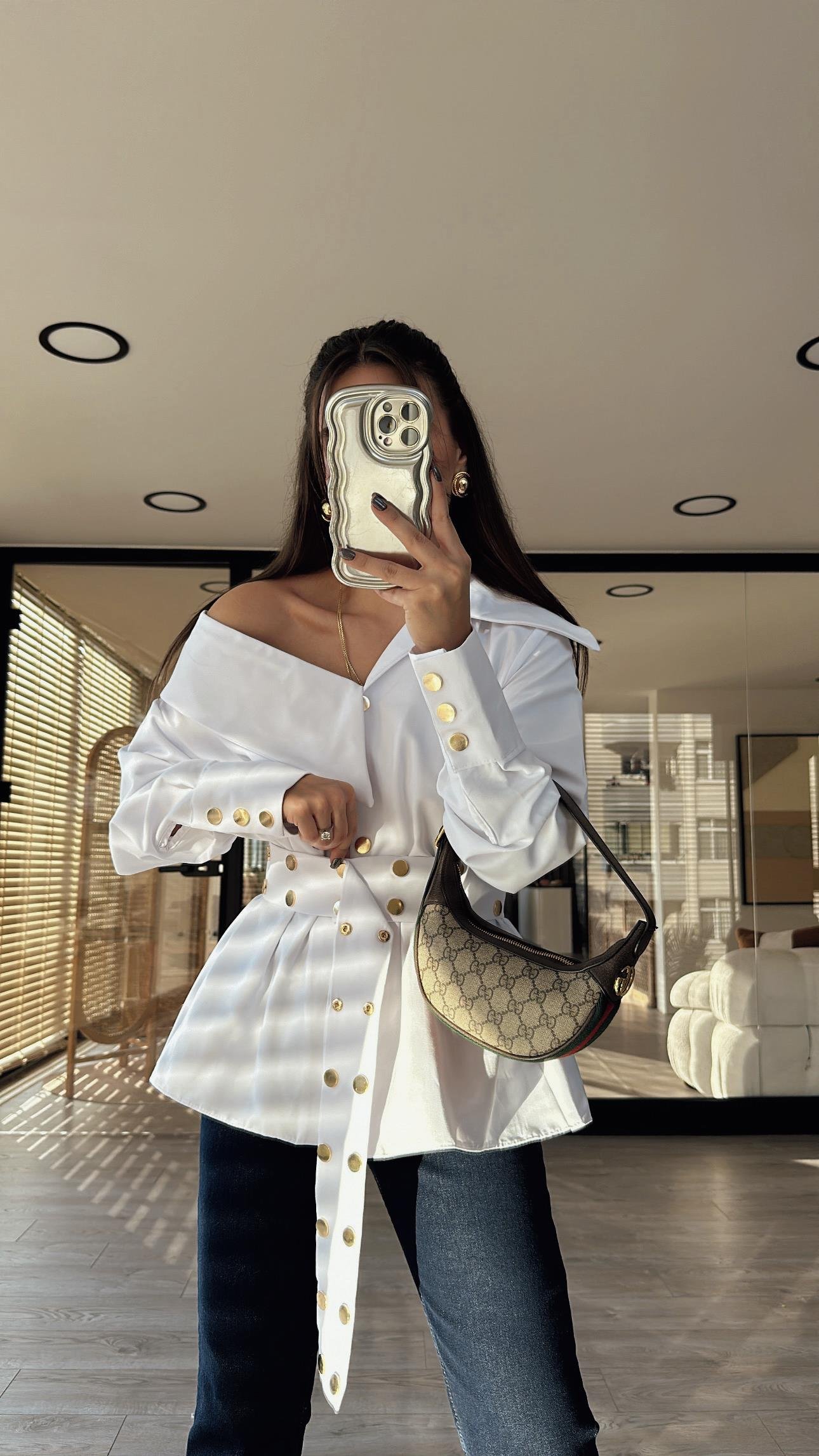 Beyaz Gold Zımbalı Kemer Detaylı Marka Model Gömlek 