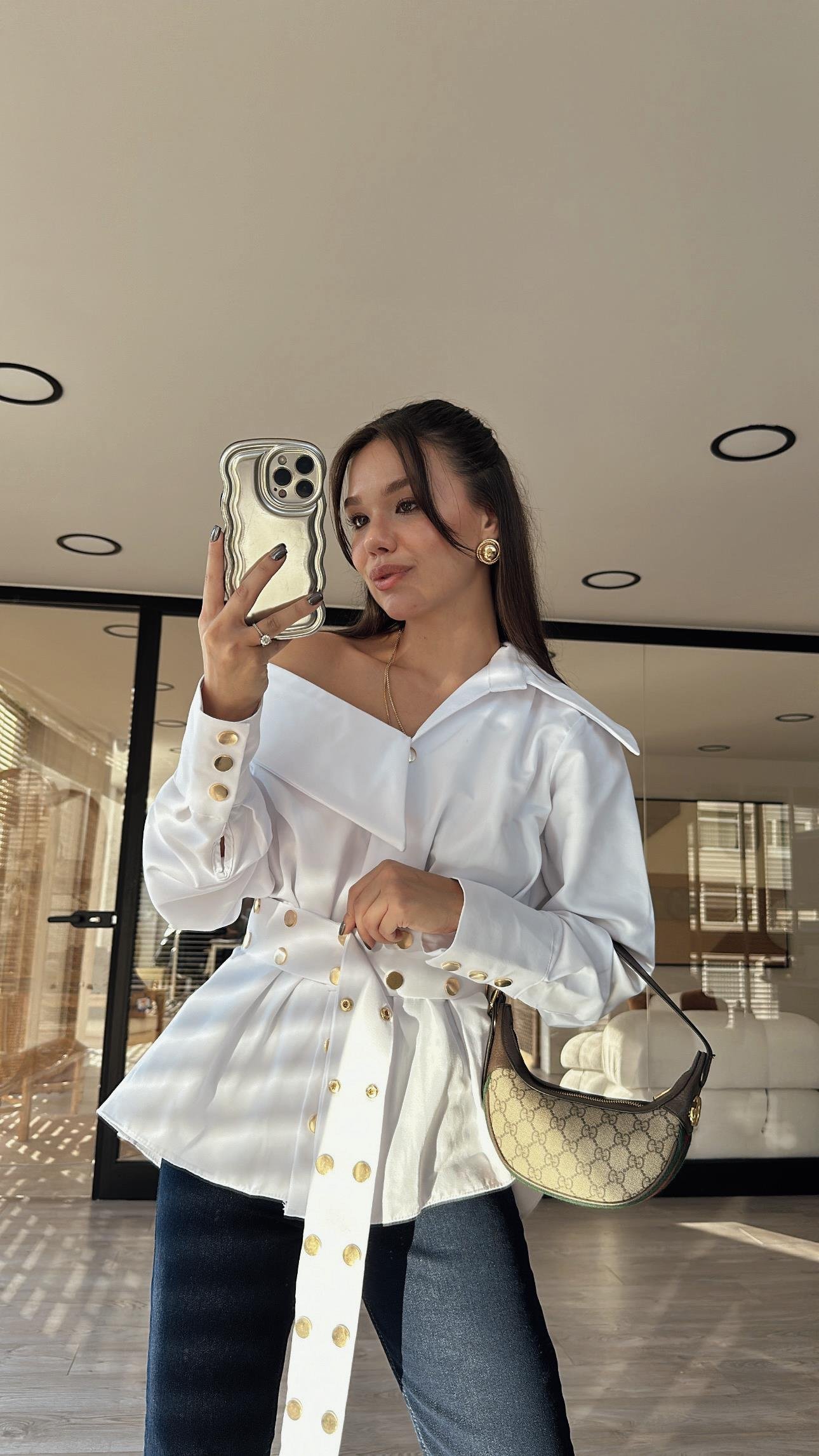 Beyaz Gold Zımbalı Kemer Detaylı Marka Model Gömlek 