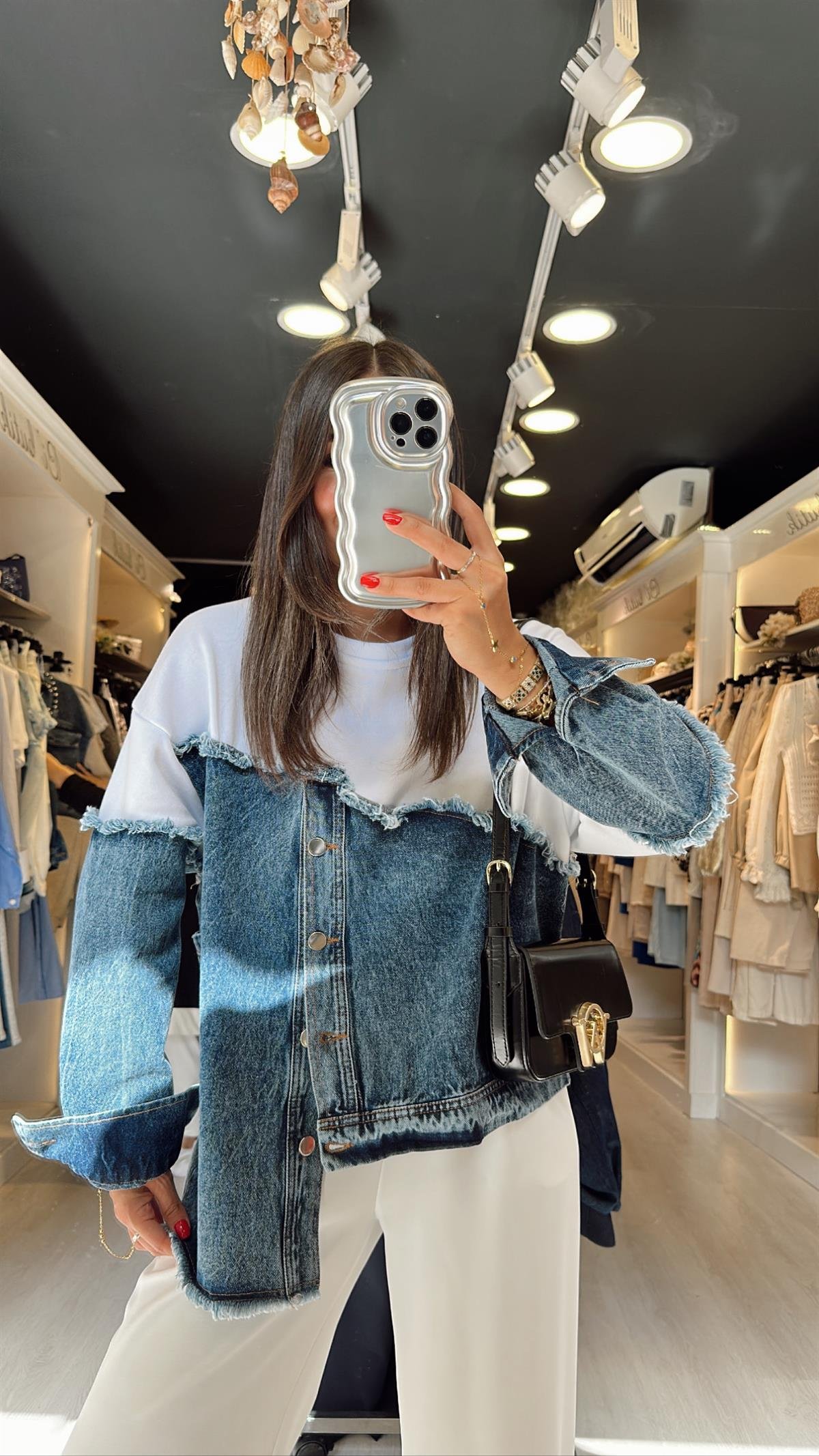 Beyaz Jean Detaylı Düğmeli Sweat