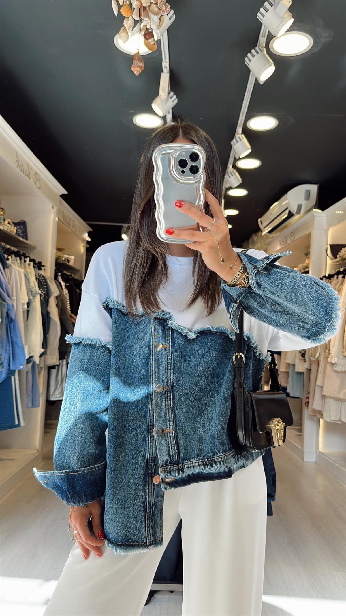 Beyaz Jean Detaylı Düğmeli Sweat