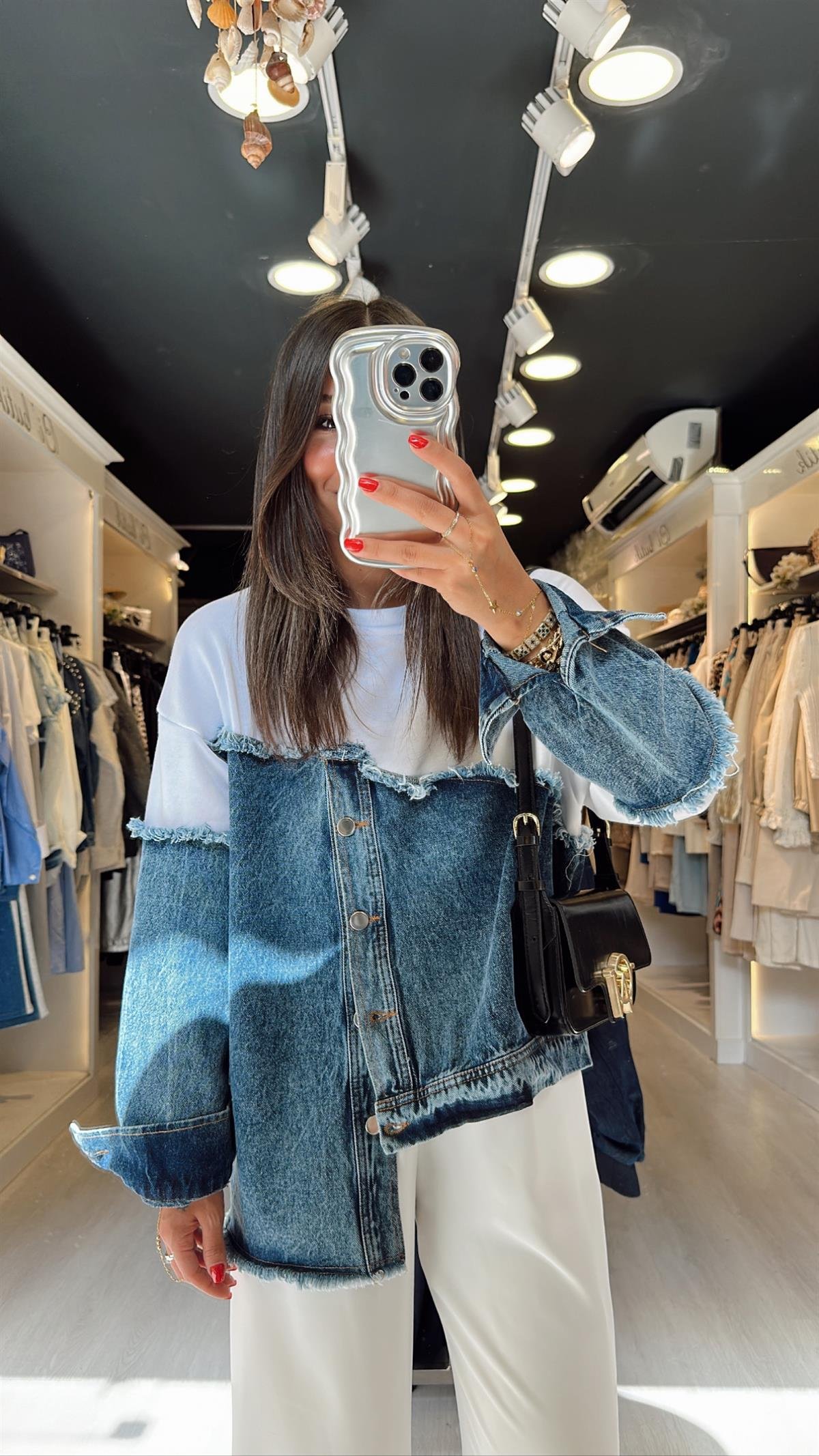 Beyaz Jean Detaylı Düğmeli Sweat