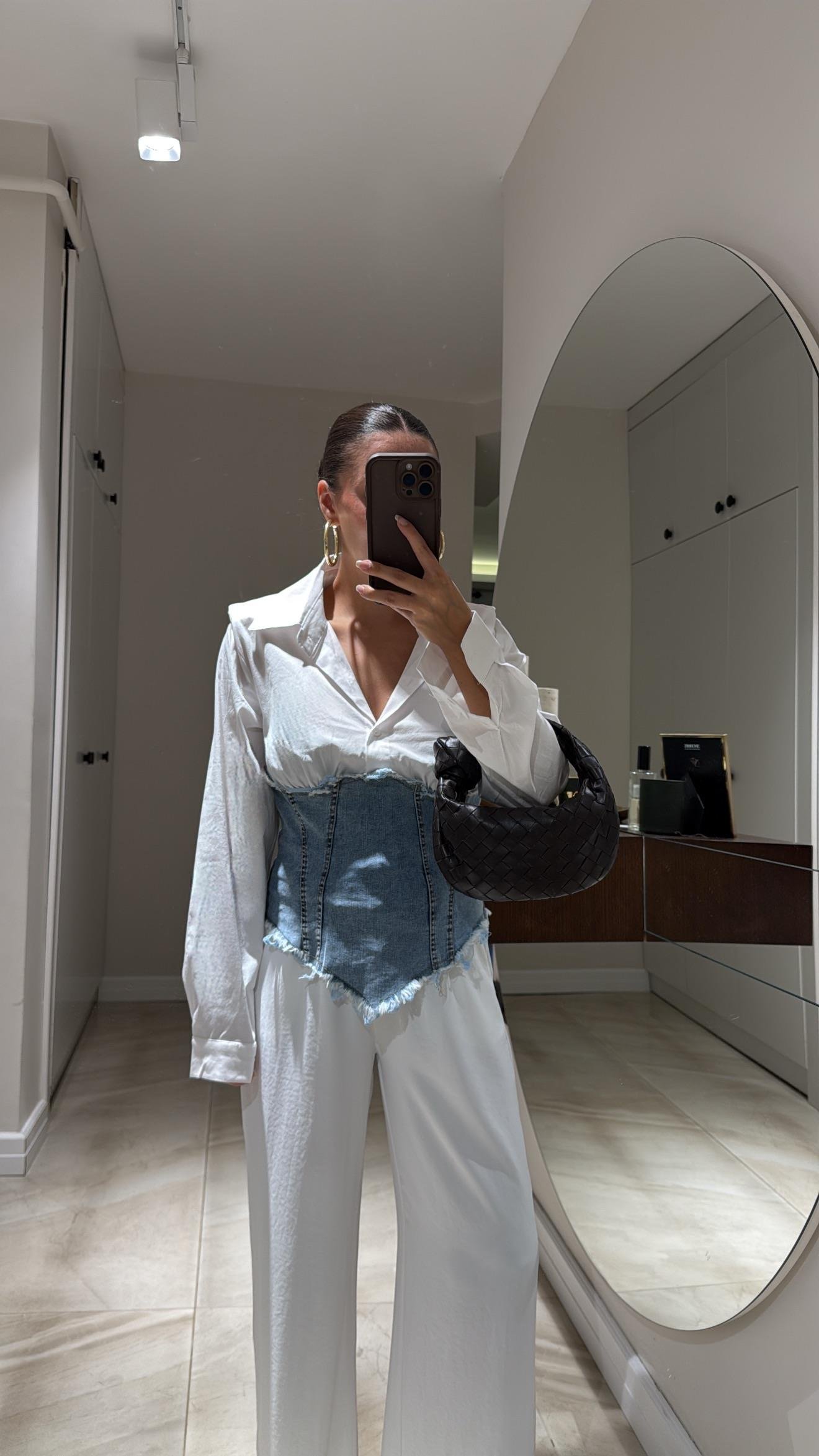 Beyaz Jean Detaylı Korse Tasarım Gömlek