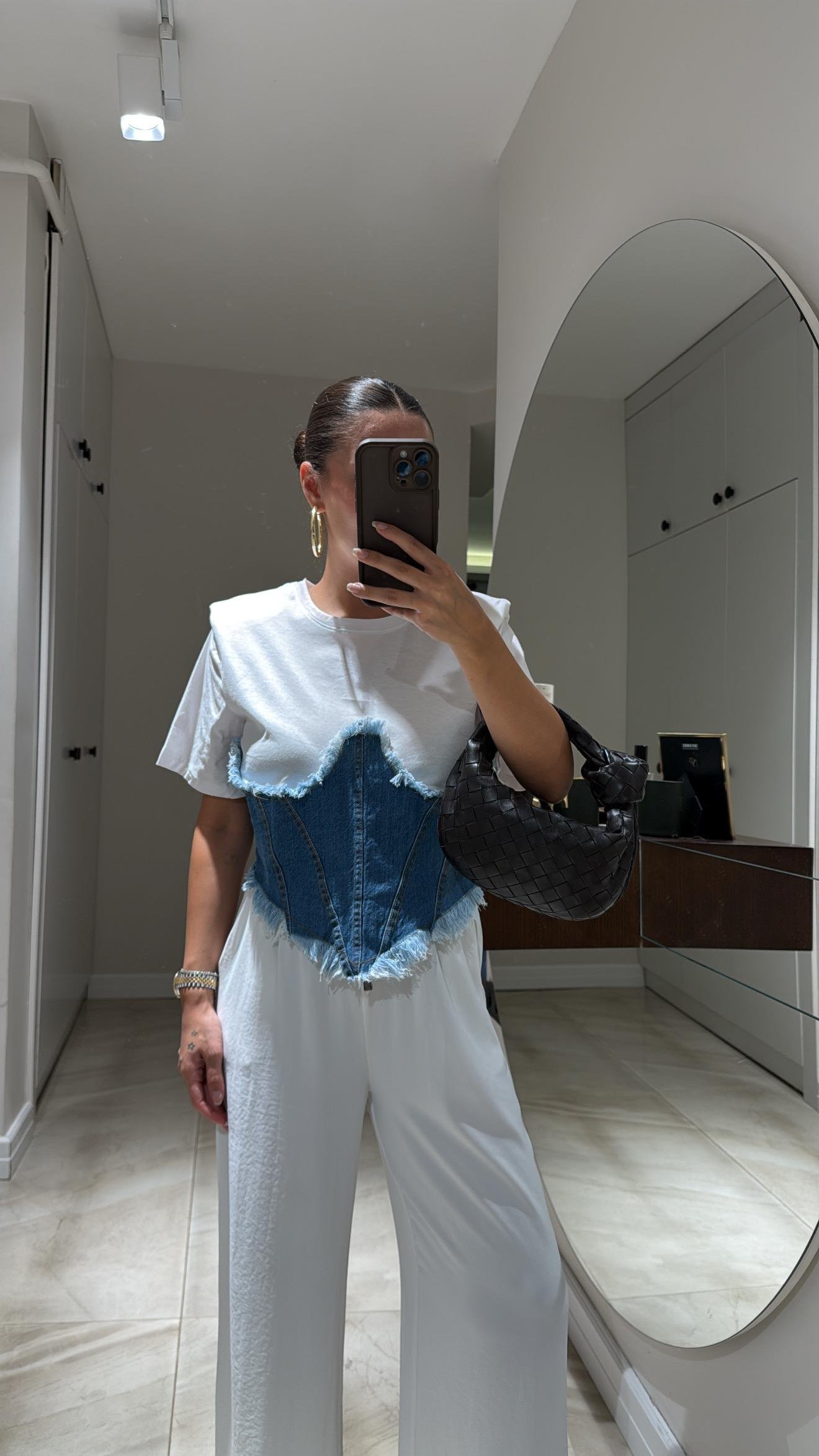 Beyaz Jean Korse Detaylı Vatkalı Bluz 