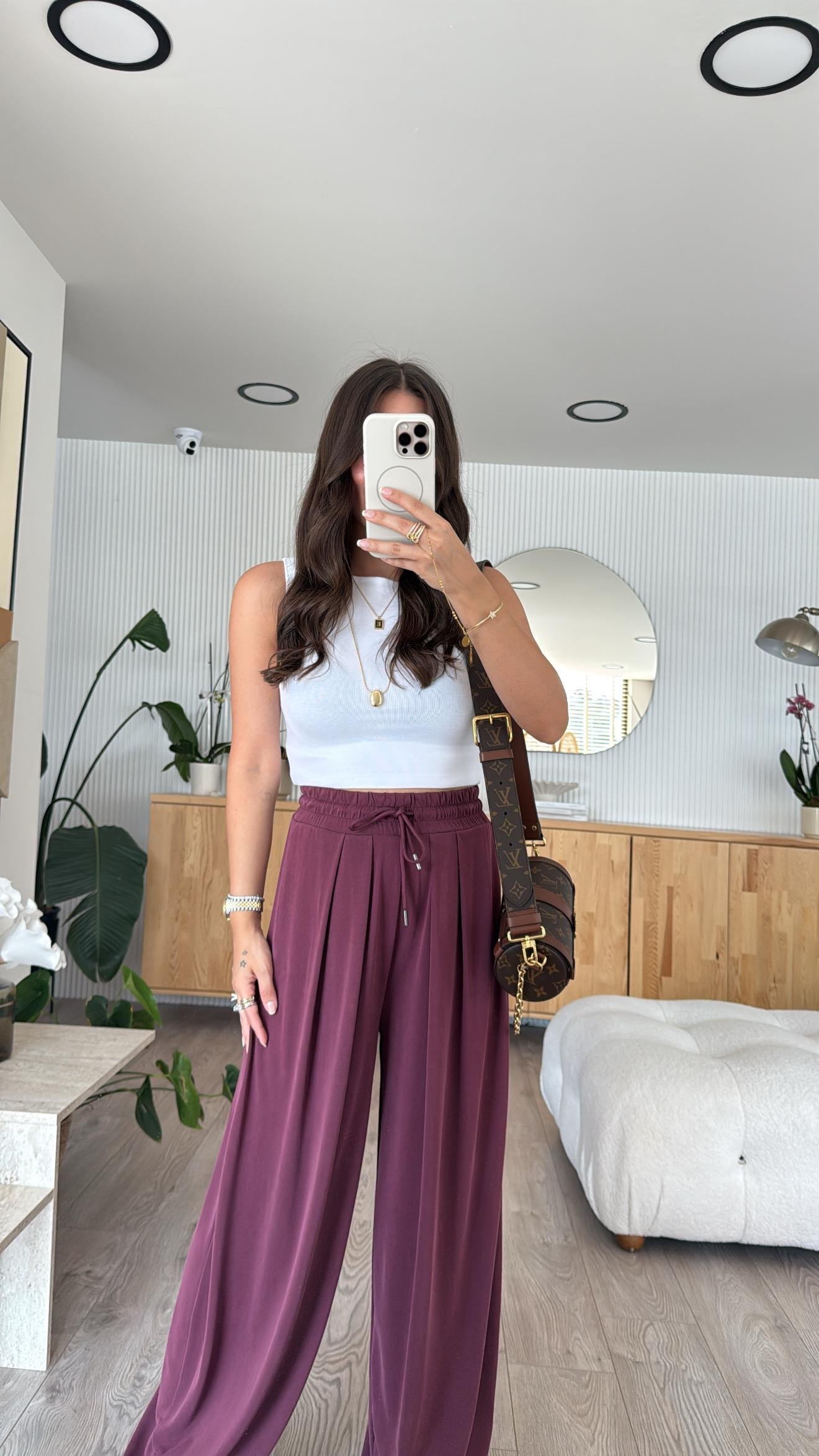 Beyaz Kayık Yaka Kolsuz Dilvin Bluz