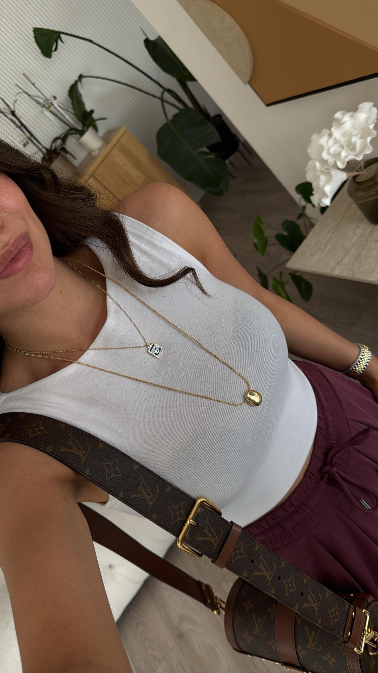 Beyaz Kayık Yaka Kolsuz Dilvin Bluz