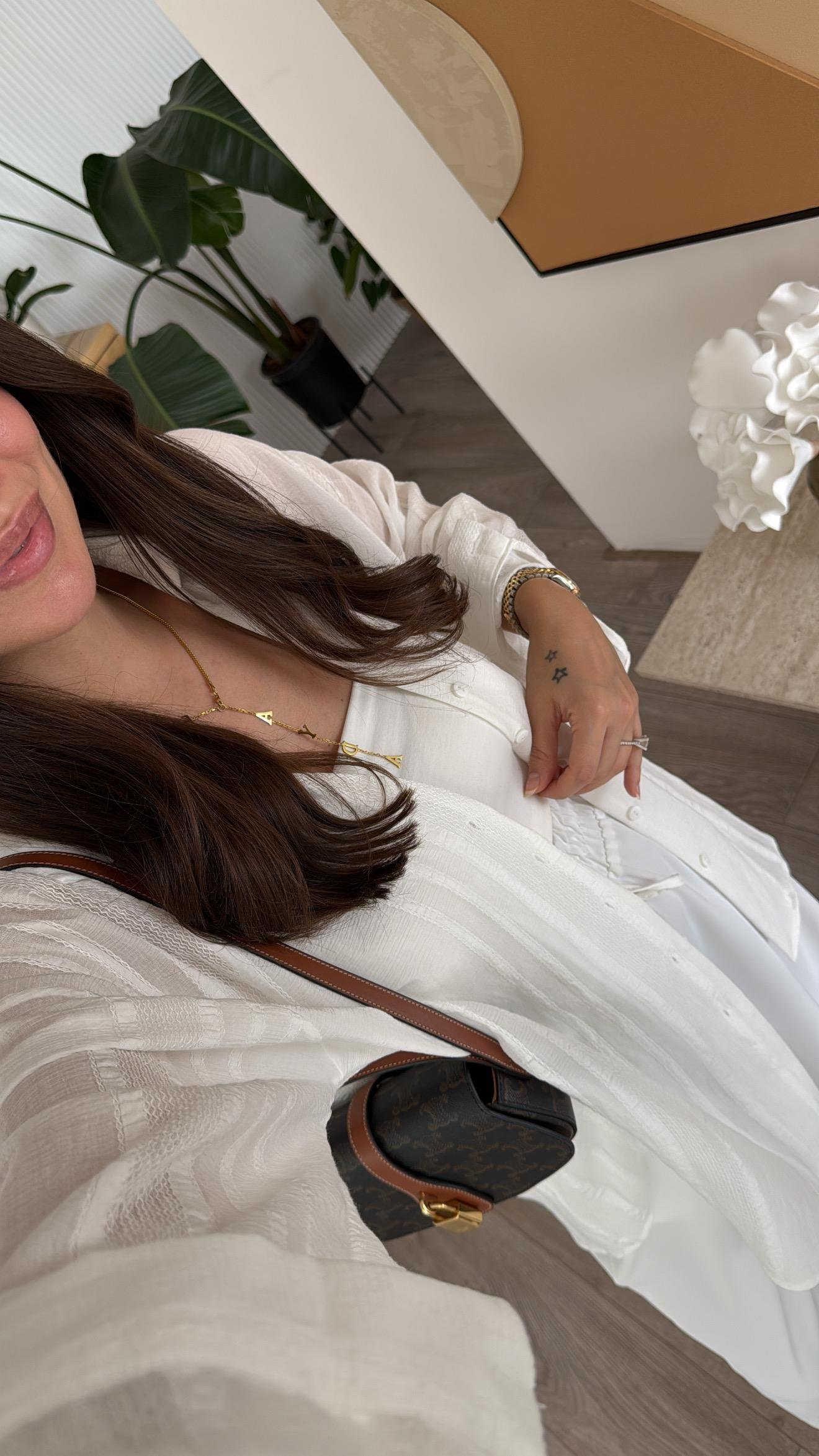 Beyaz Kendinden Desenli Transparan Gömlek