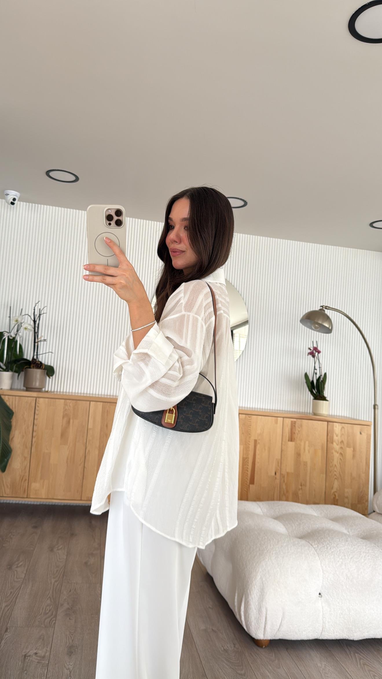 Beyaz Kendinden Desenli Transparan Gömlek