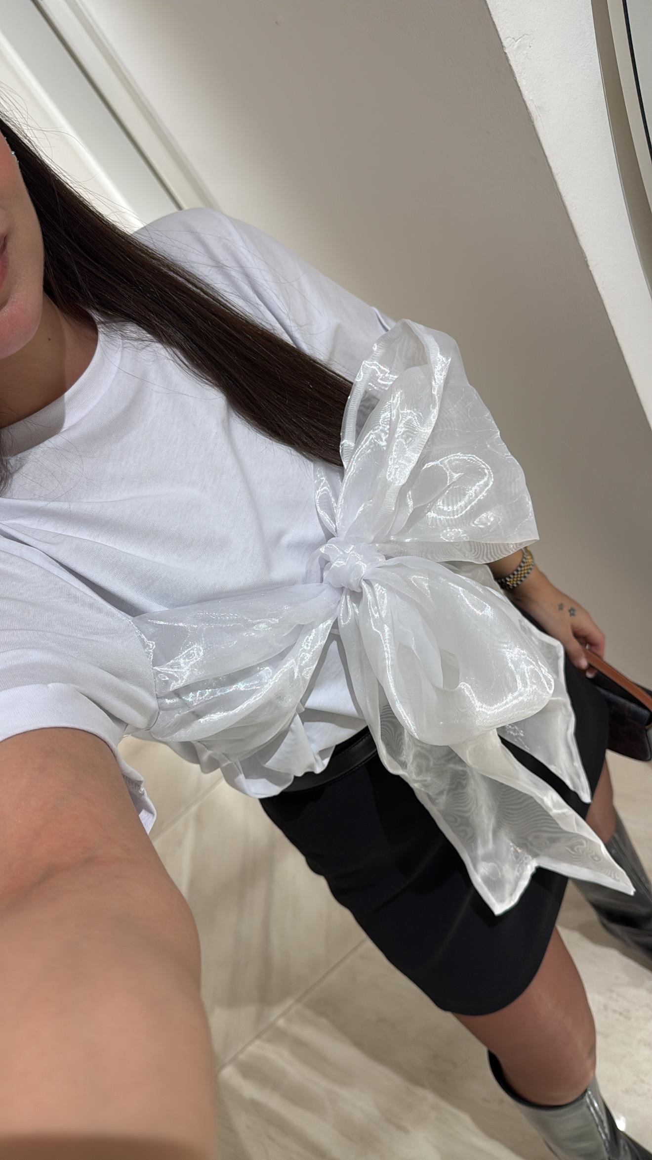 Beyaz Kurdele Detaylı Kısa Kol Tshirt