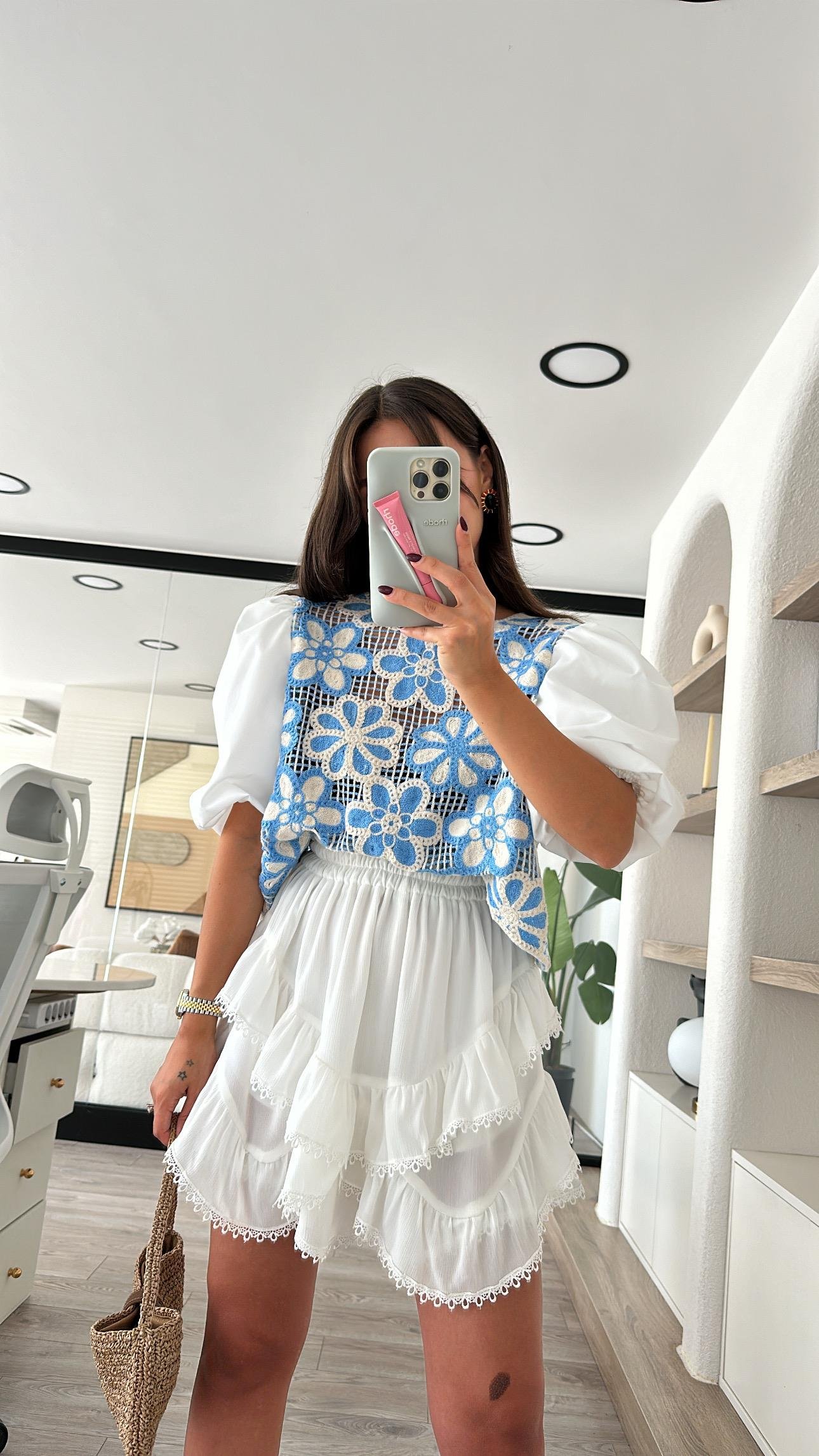 Beyaz Mavi Dantel İşlemeli Balon Kol Bluz