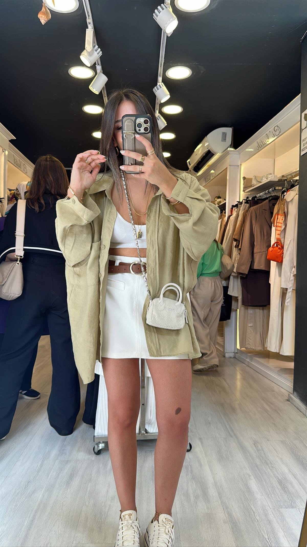 Beyaz Ön Cep Detaylı Marka Model Etek 