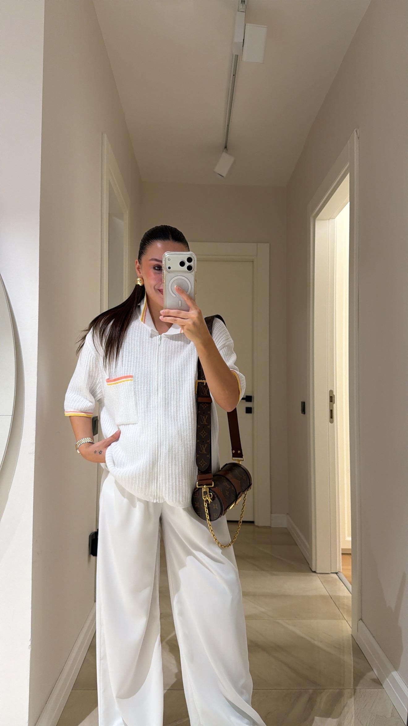 Beyaz Renk Geçişli Ön Fermuarlı Marka Model Kazak