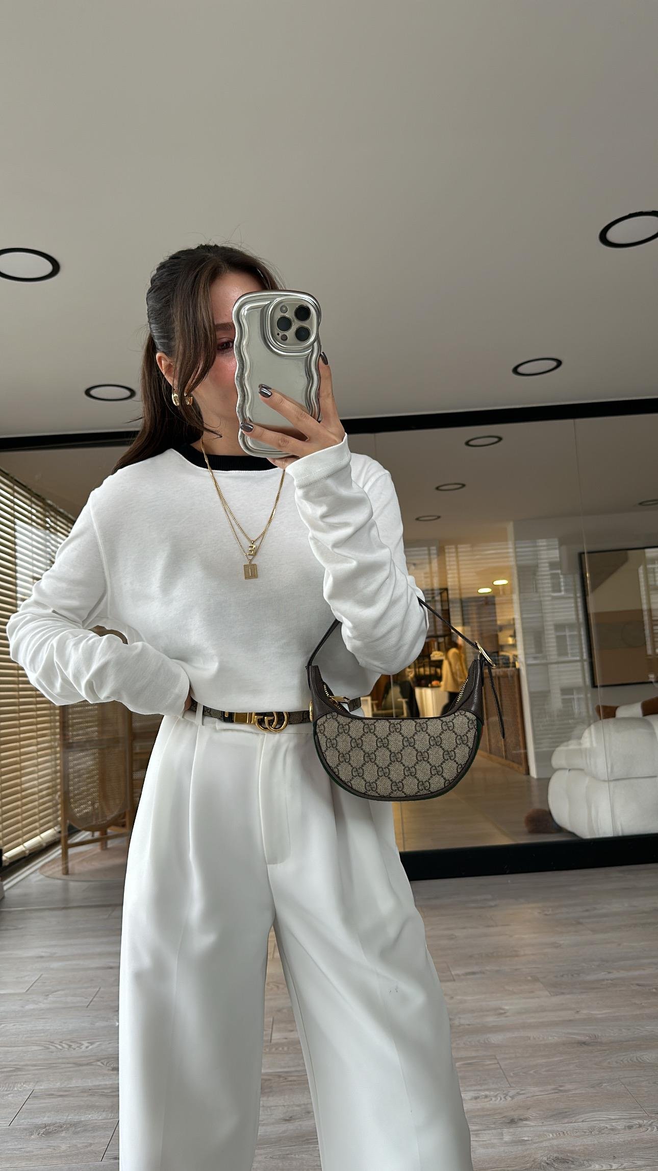 Beyaz Siyah Ribanalı Marka Model İnce Sweat 