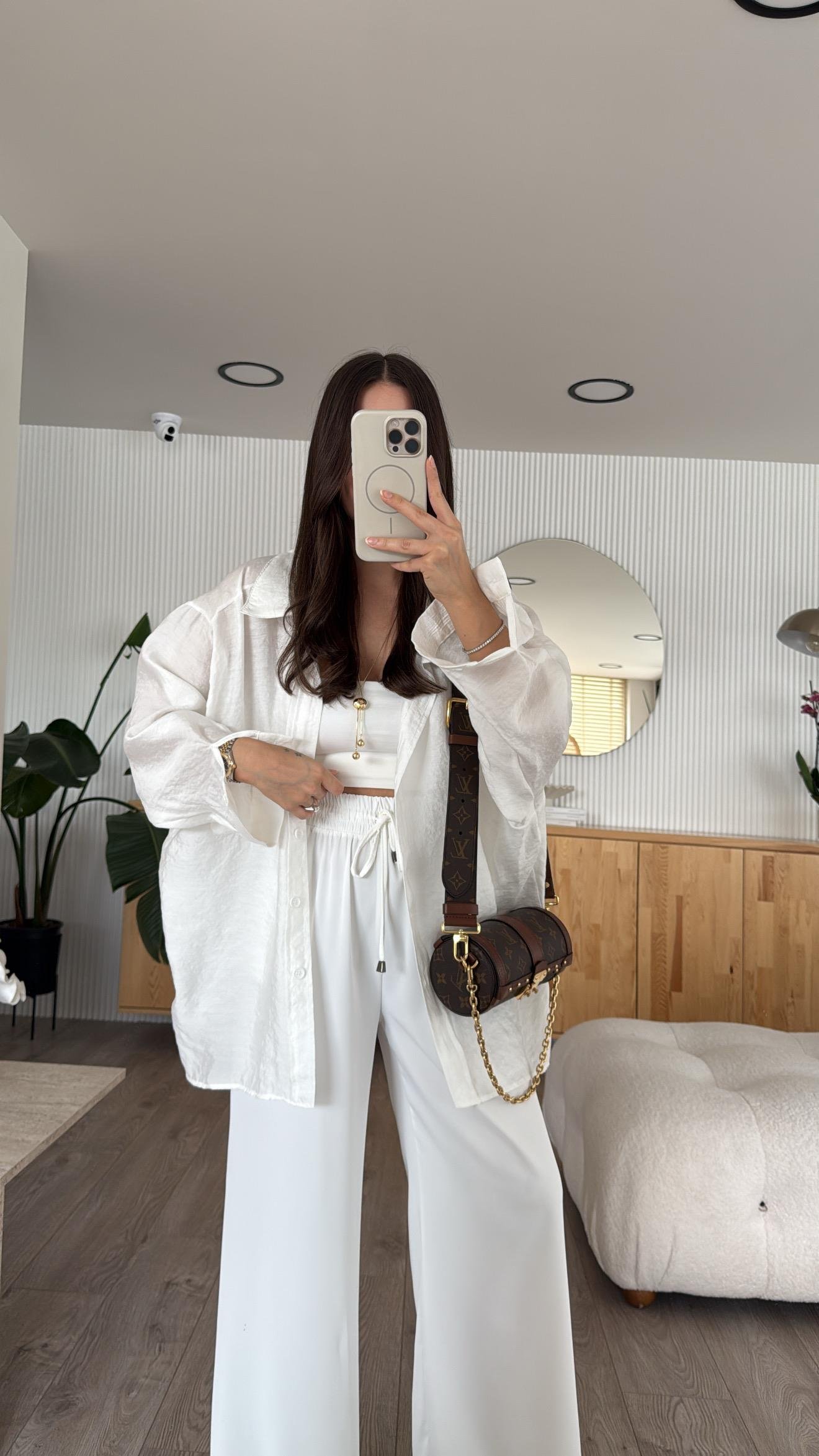 Beyaz Tensel Kumaş Düşük Omuzlu Oversize Gömlek