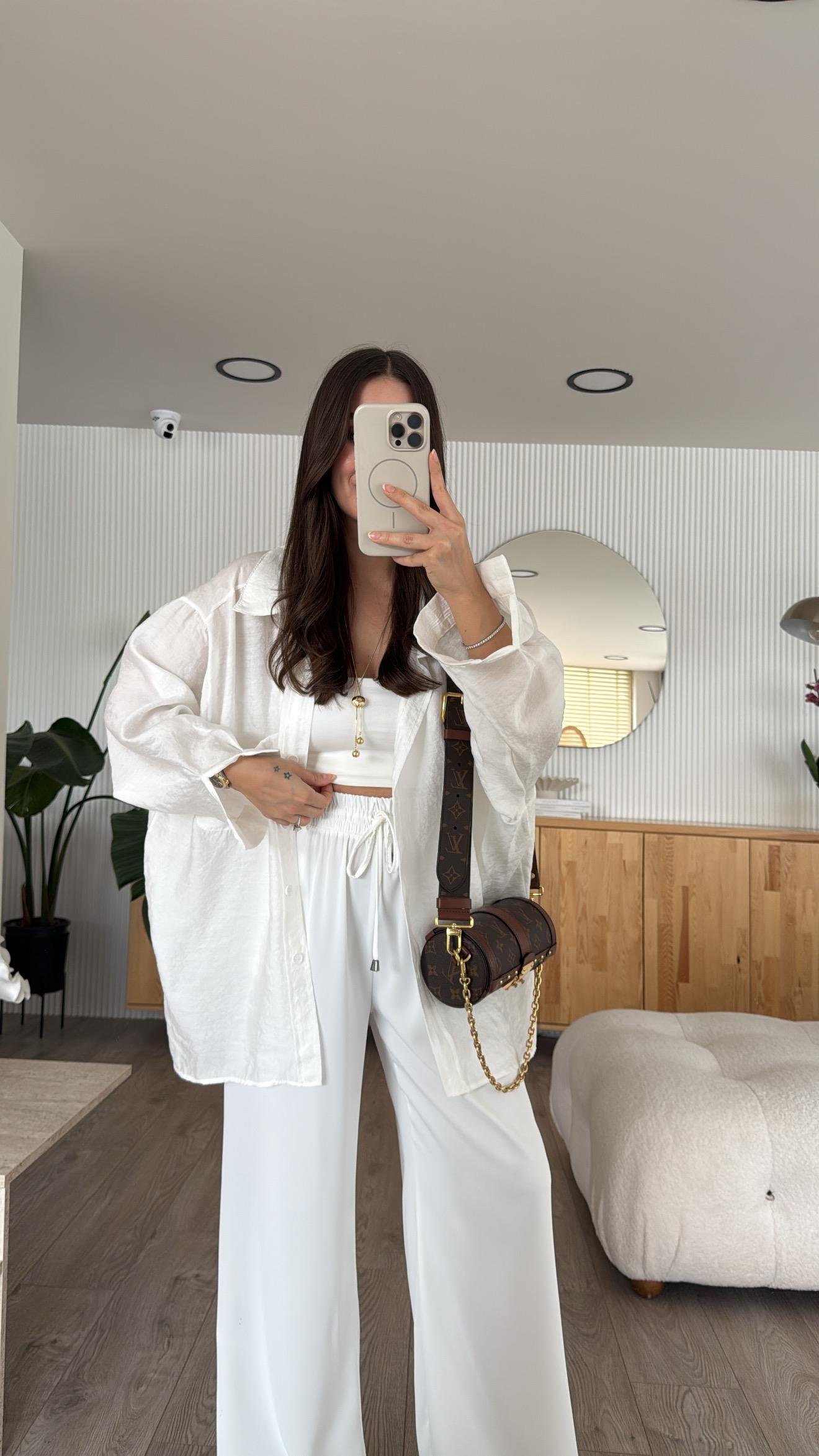 Beyaz Tensel Kumaş Düşük Omuzlu Oversize Gömlek