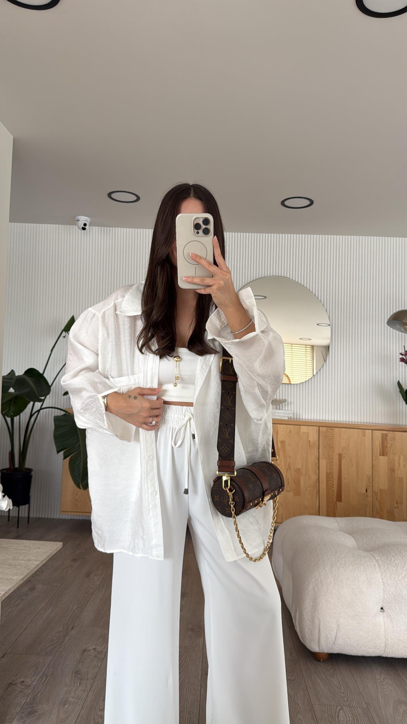 Beyaz Tensel Kumaş Düşük Omuzlu Oversize Gömlek