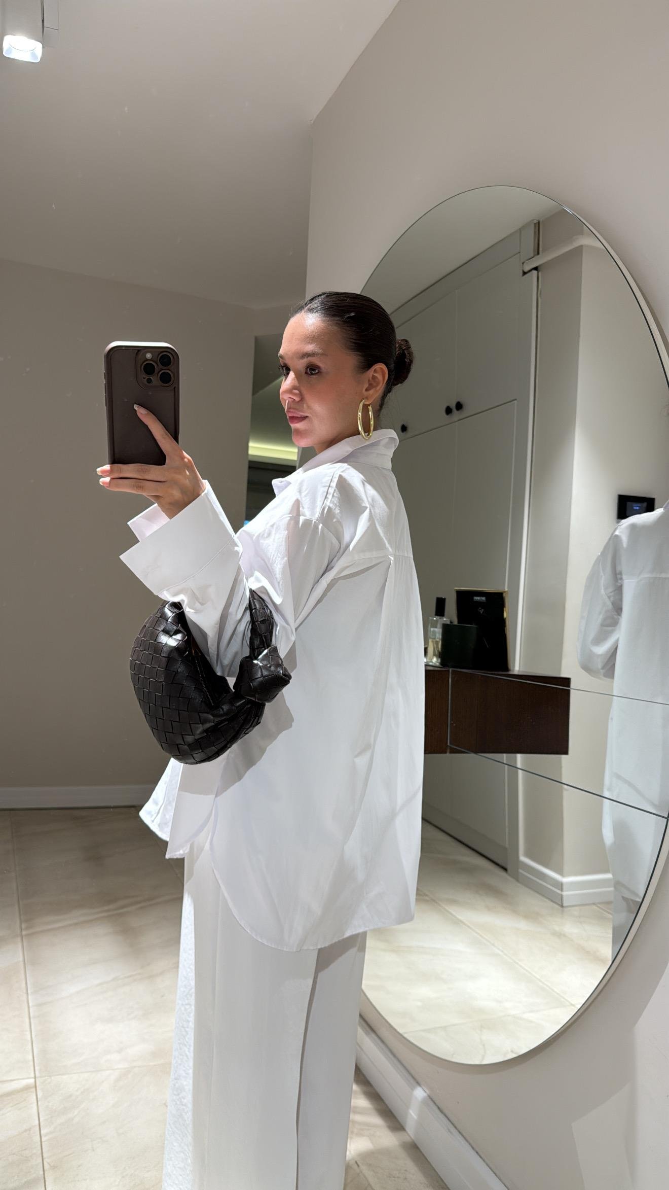 Beyaz Yan Yırtmaçlı Poplin Kumaş Gömlek 