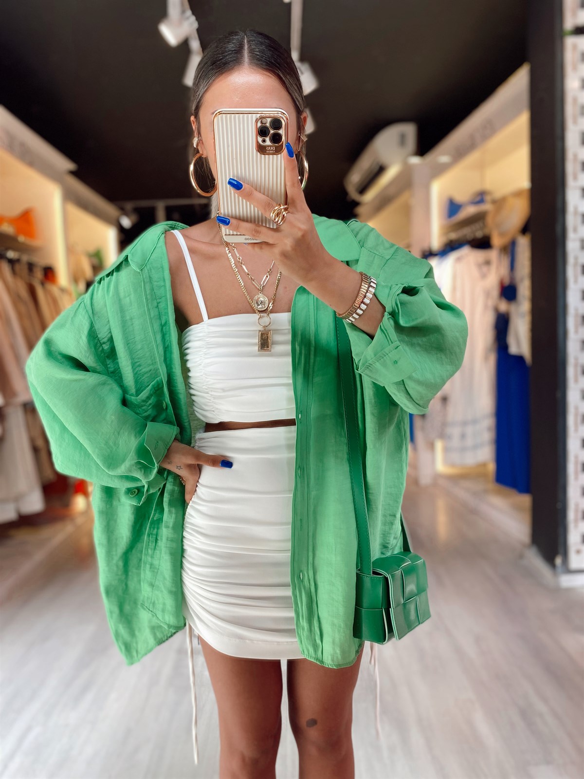 Beyaz Yanları Büzgü Detaylı Etek