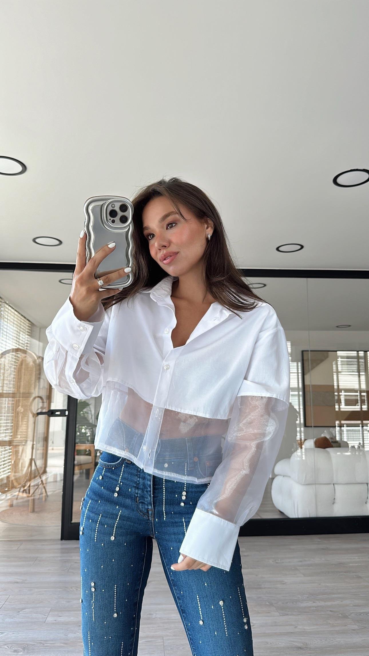 Beyaz Yarım Tül Detaylı Düğmeli Gömlek