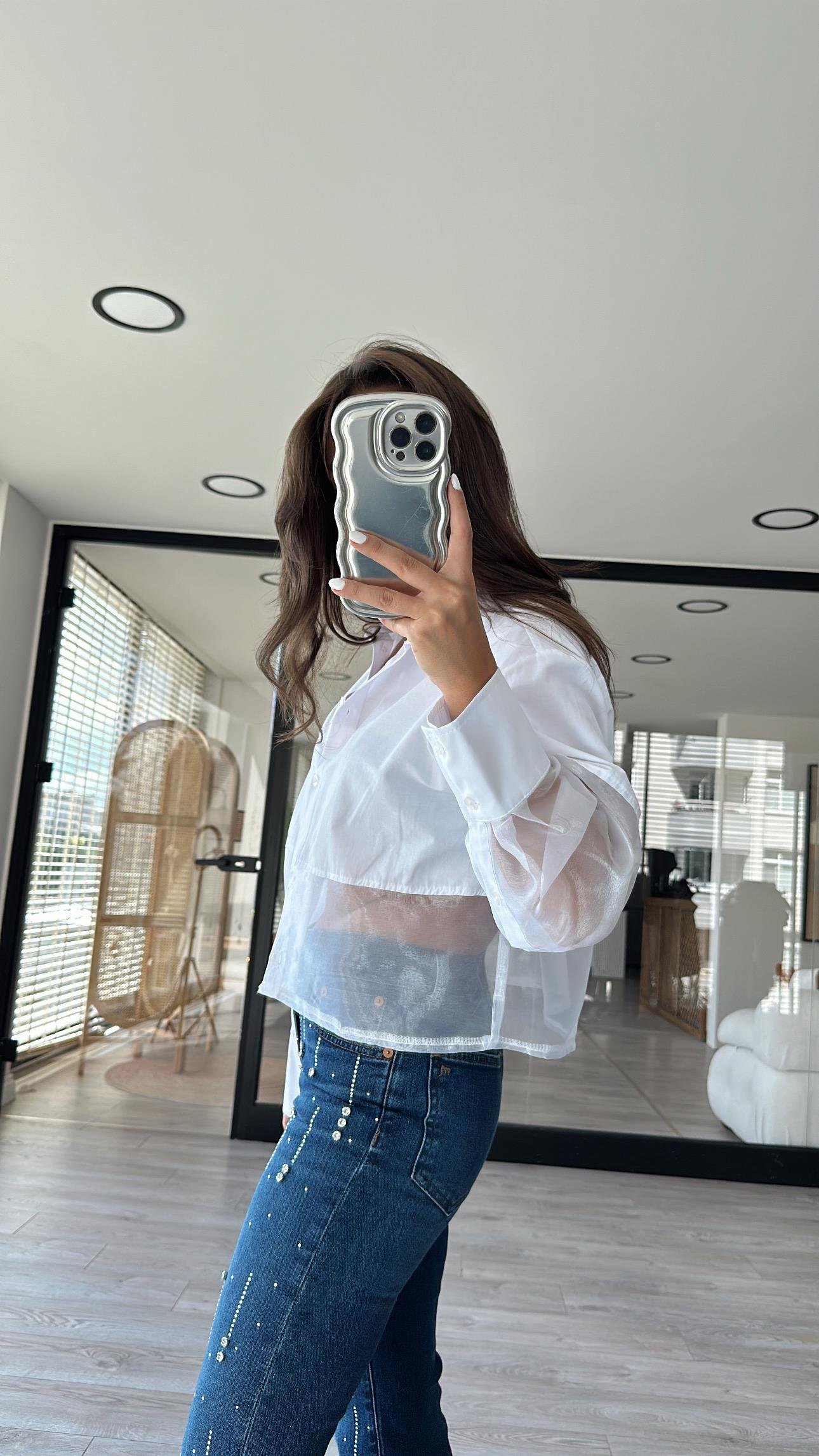 Beyaz Yarım Tül Detaylı Düğmeli Gömlek