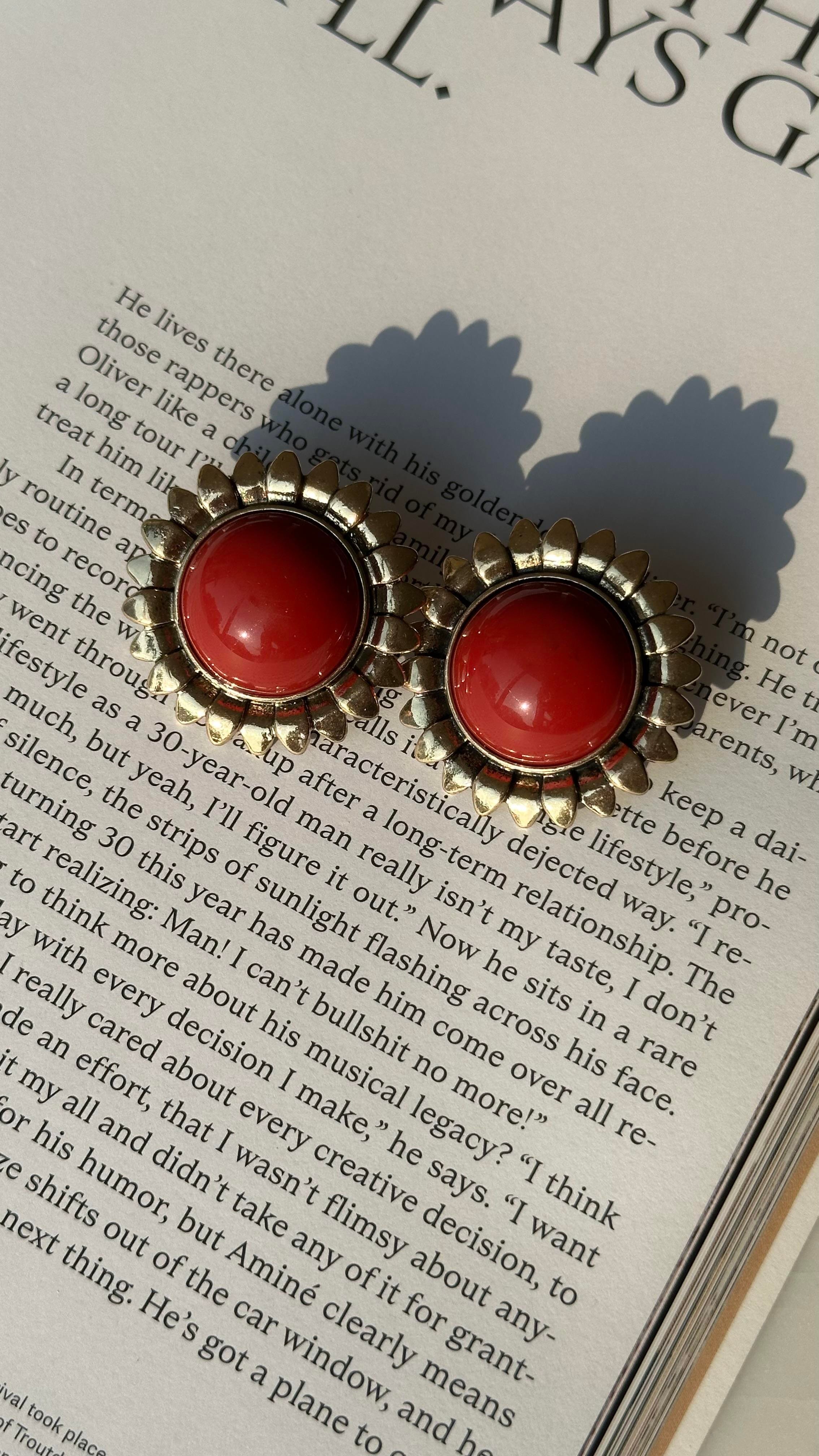 Bordo Gold Detaylı Çiçek Küpe