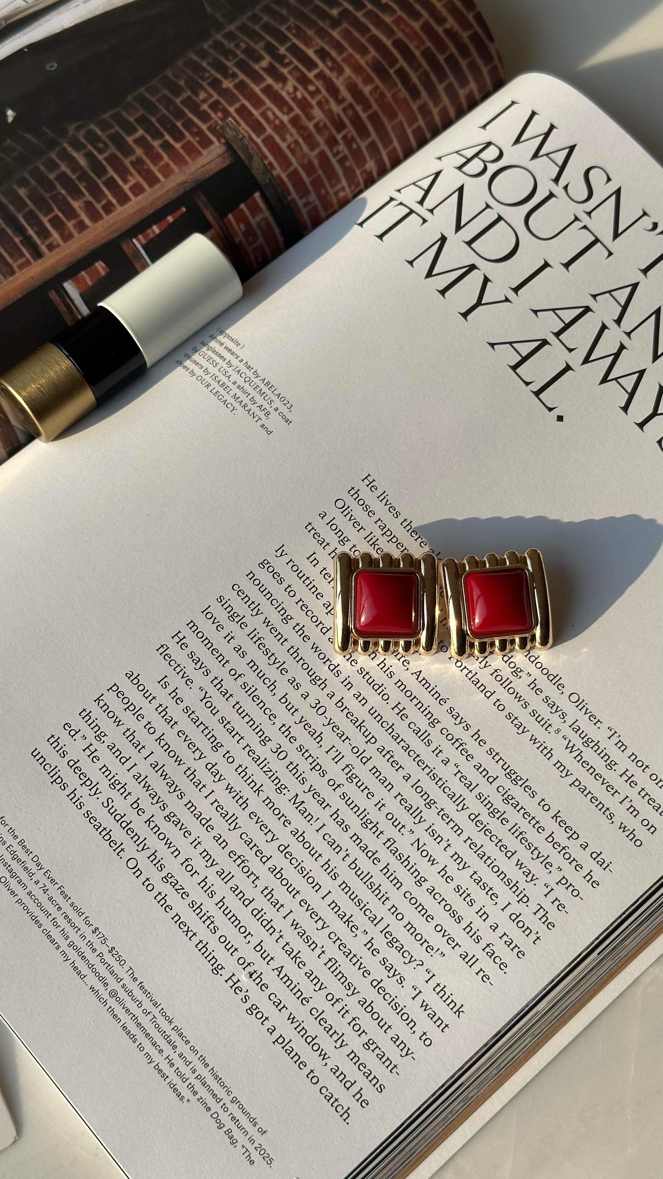 Bordo Gold Detaylı Kare Küpe