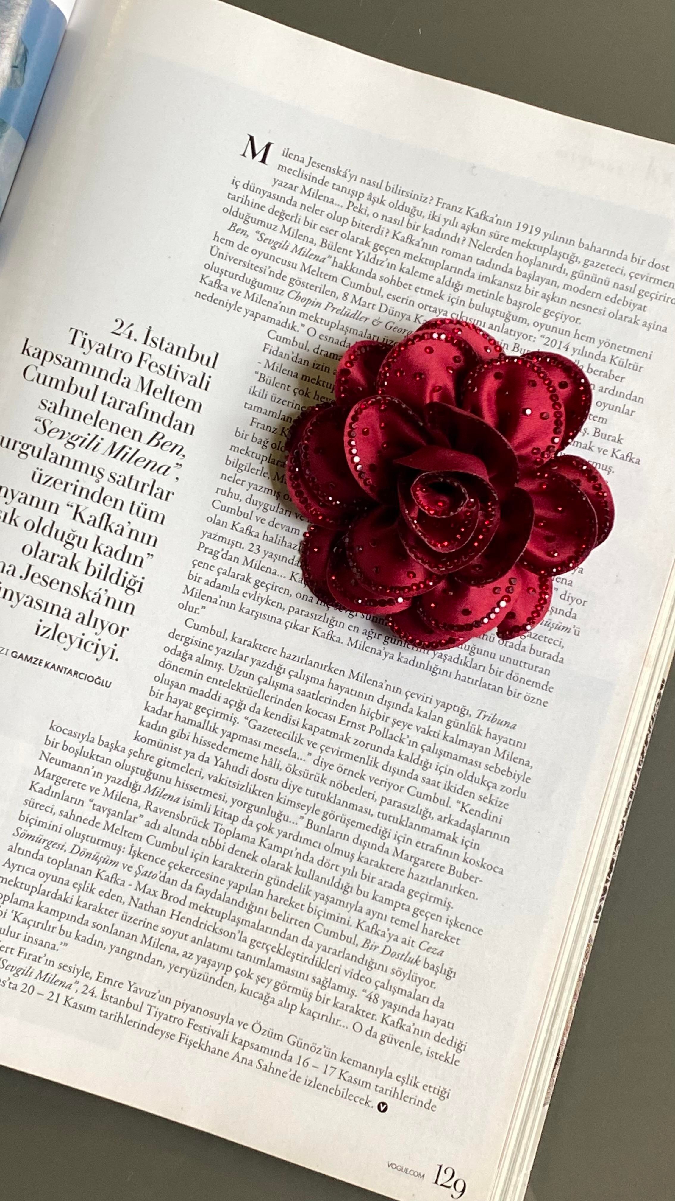 Bordo Taşlı Çiçek Model Broş