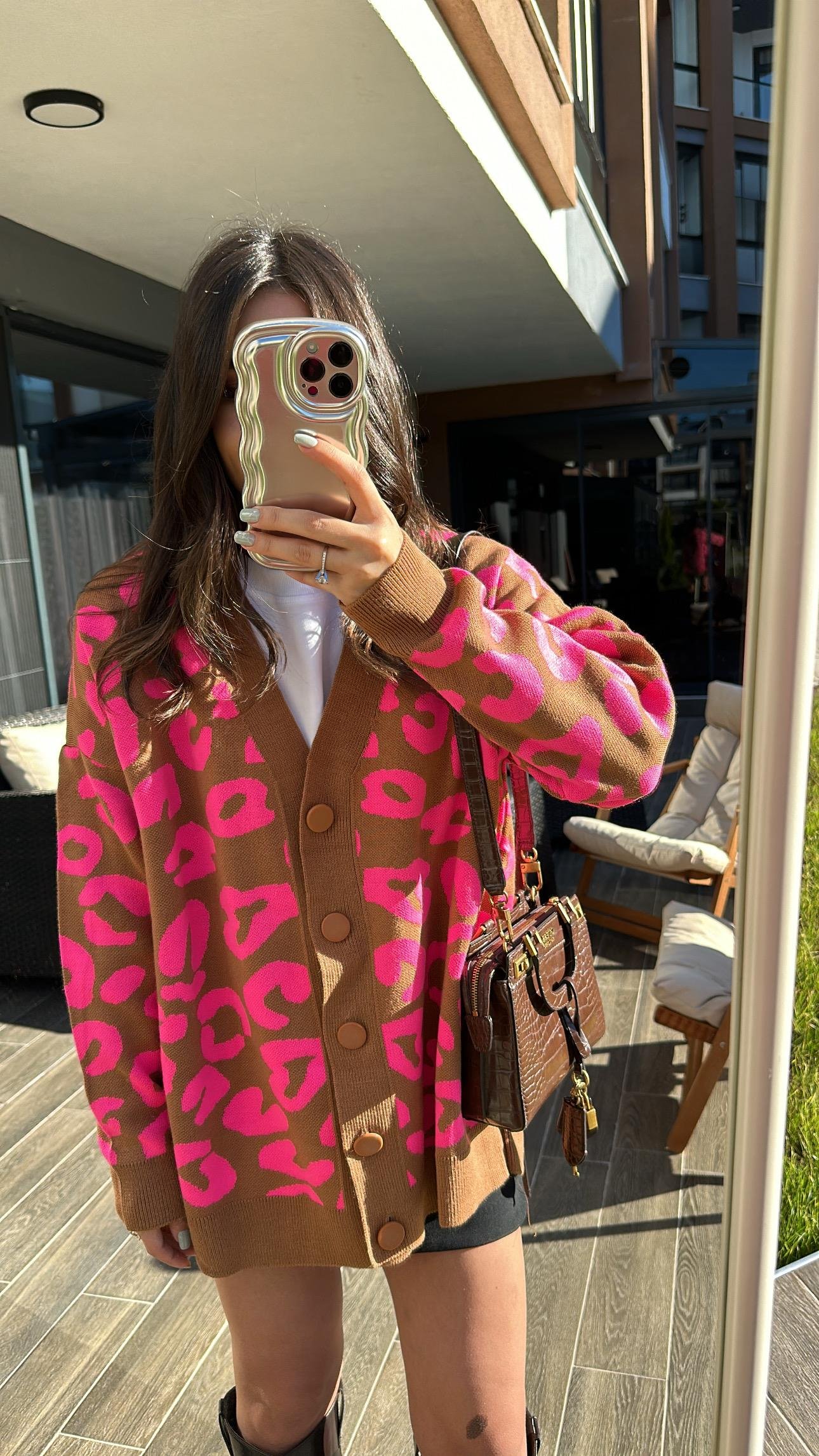 Camel Neon Pembe Desenli Düğmeli Hırka