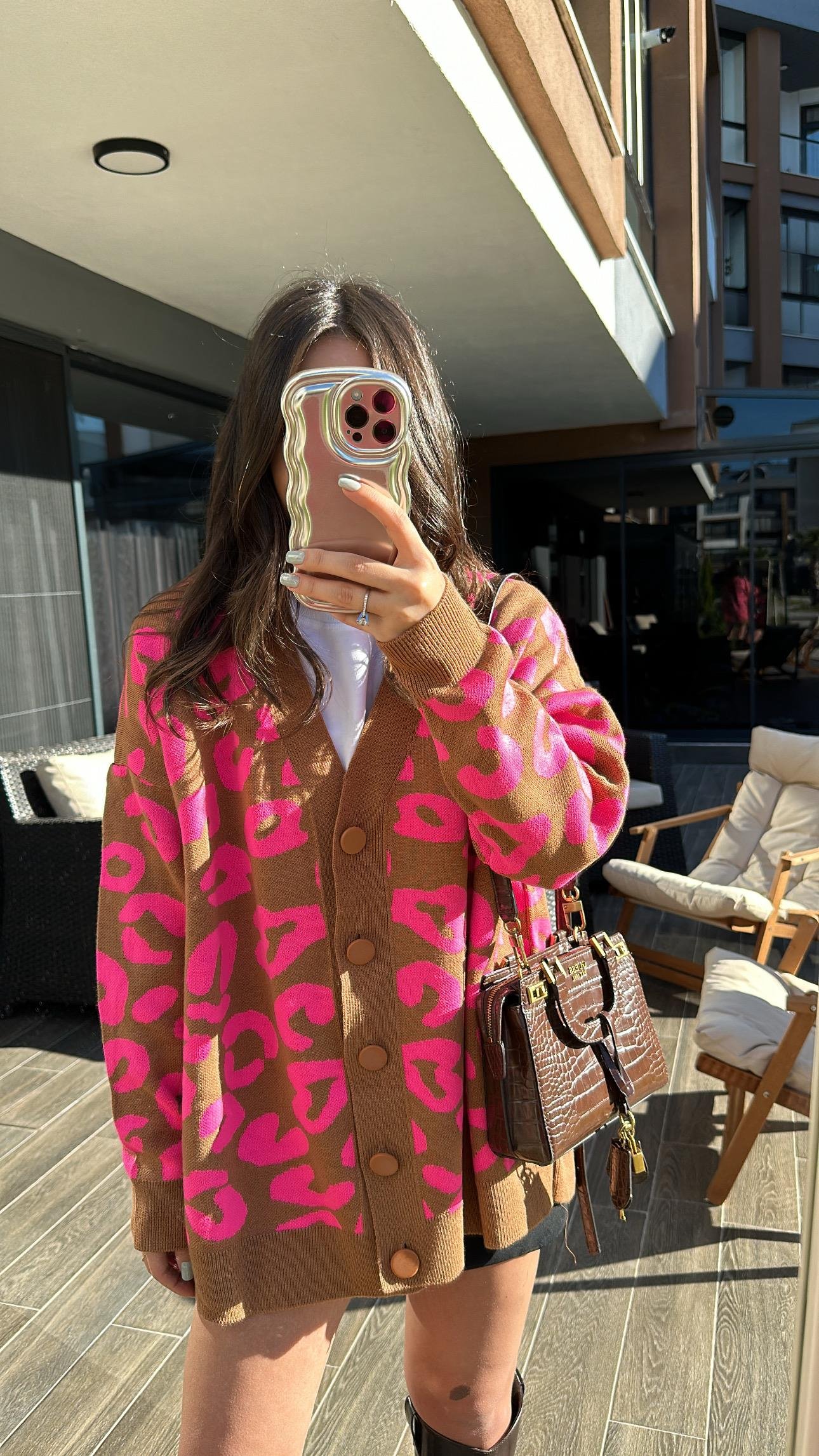 Camel Neon Pembe Desenli Düğmeli Hırka