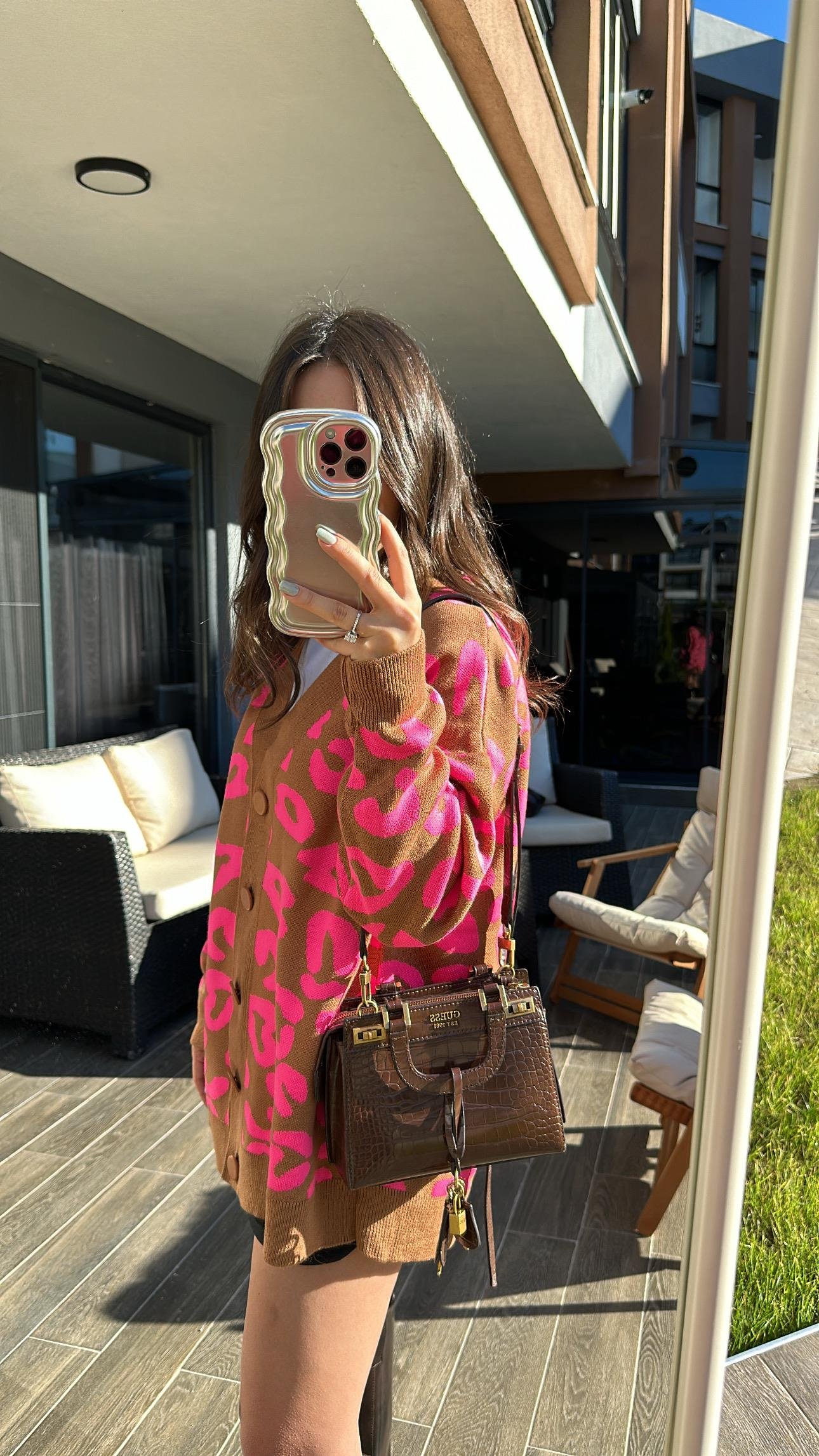 Camel Neon Pembe Desenli Düğmeli Hırka