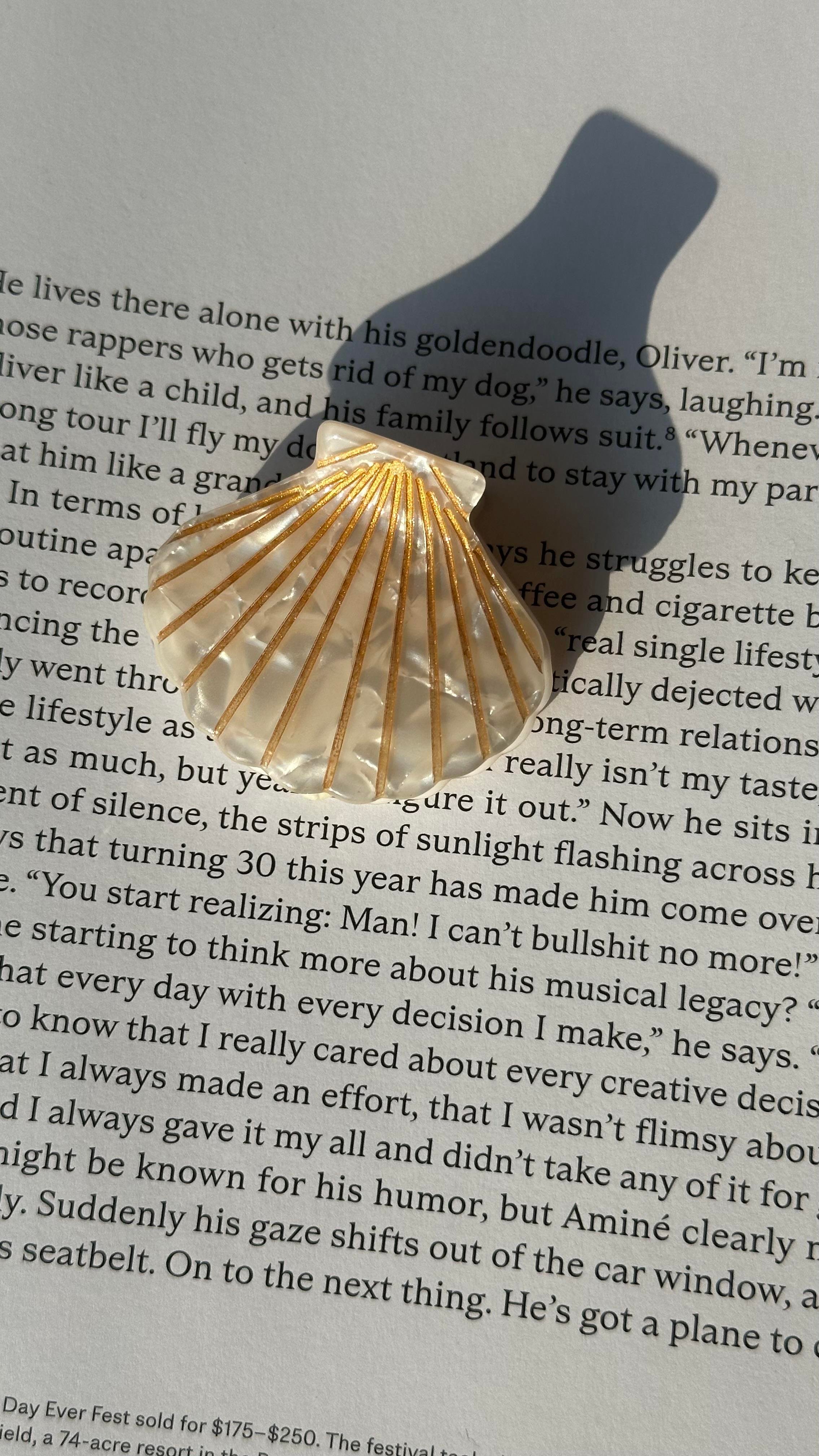 Ekru Camel Çizgili İstiridye Mandal Toka